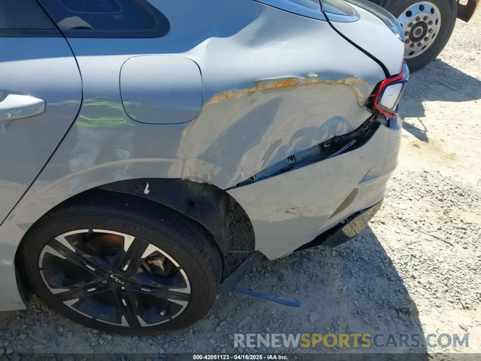 16 Photograph of a damaged car 5XXG64J23NG156401 KIA K5 2022