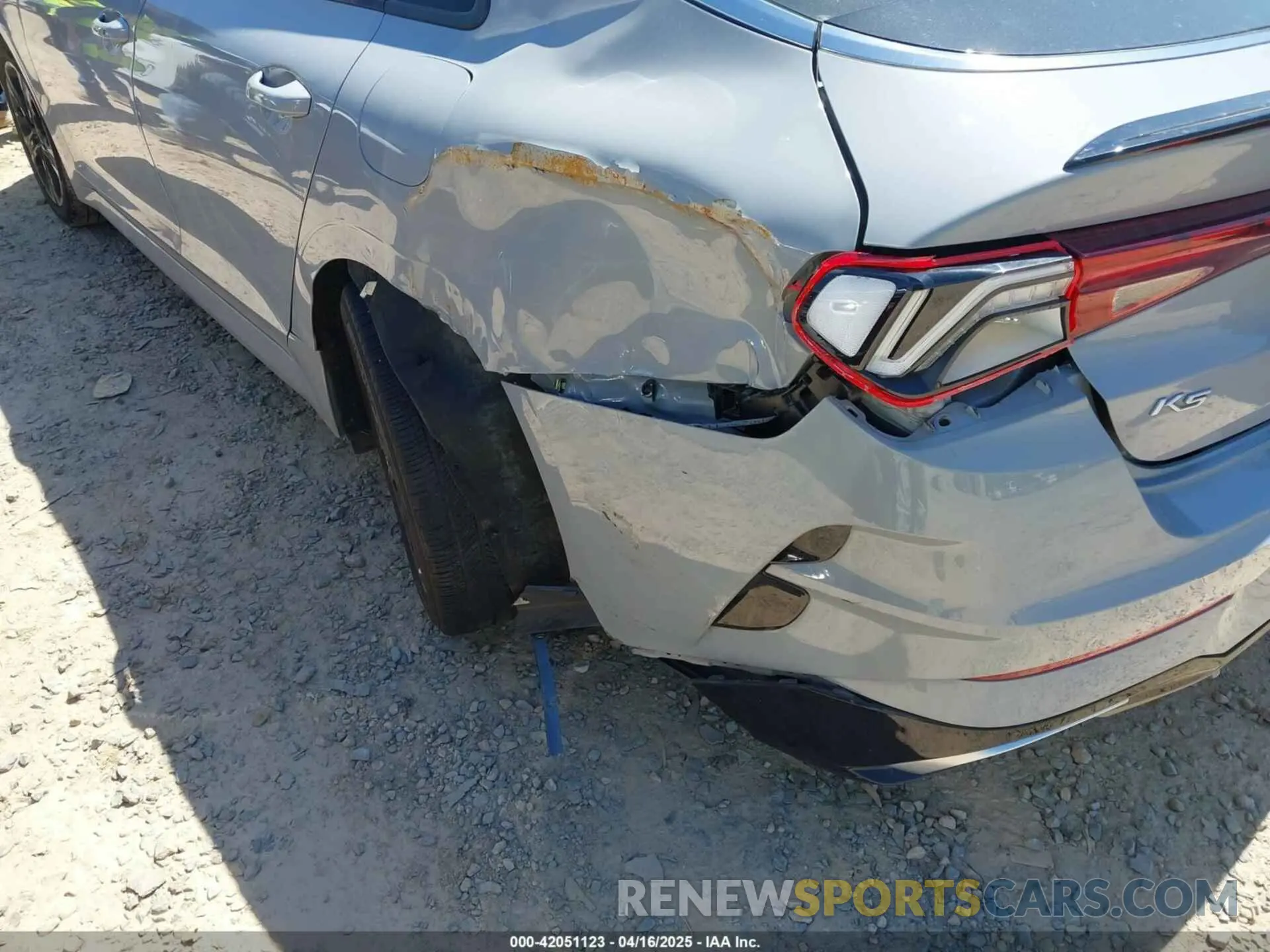 17 Photograph of a damaged car 5XXG64J23NG156401 KIA K5 2022