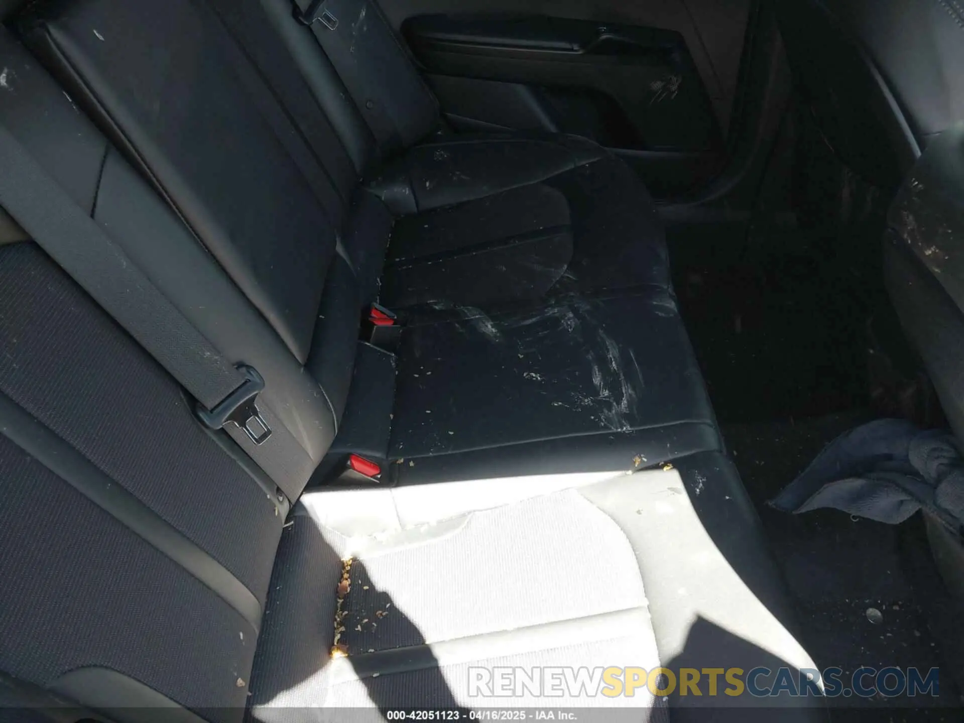 8 Photograph of a damaged car 5XXG64J23NG156401 KIA K5 2022