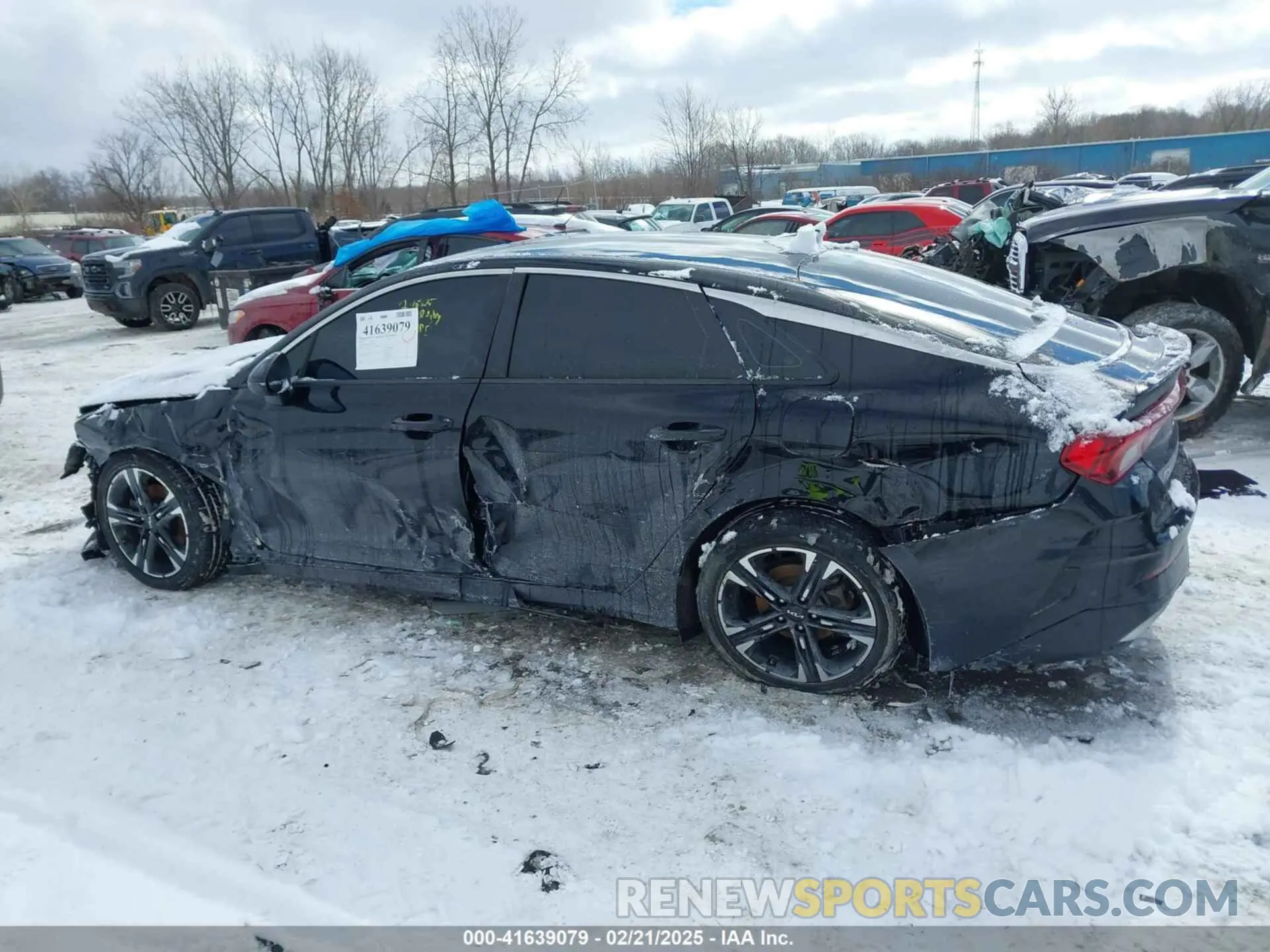 14 Photograph of a damaged car 5XXG64J23NG165177 KIA K5 2022