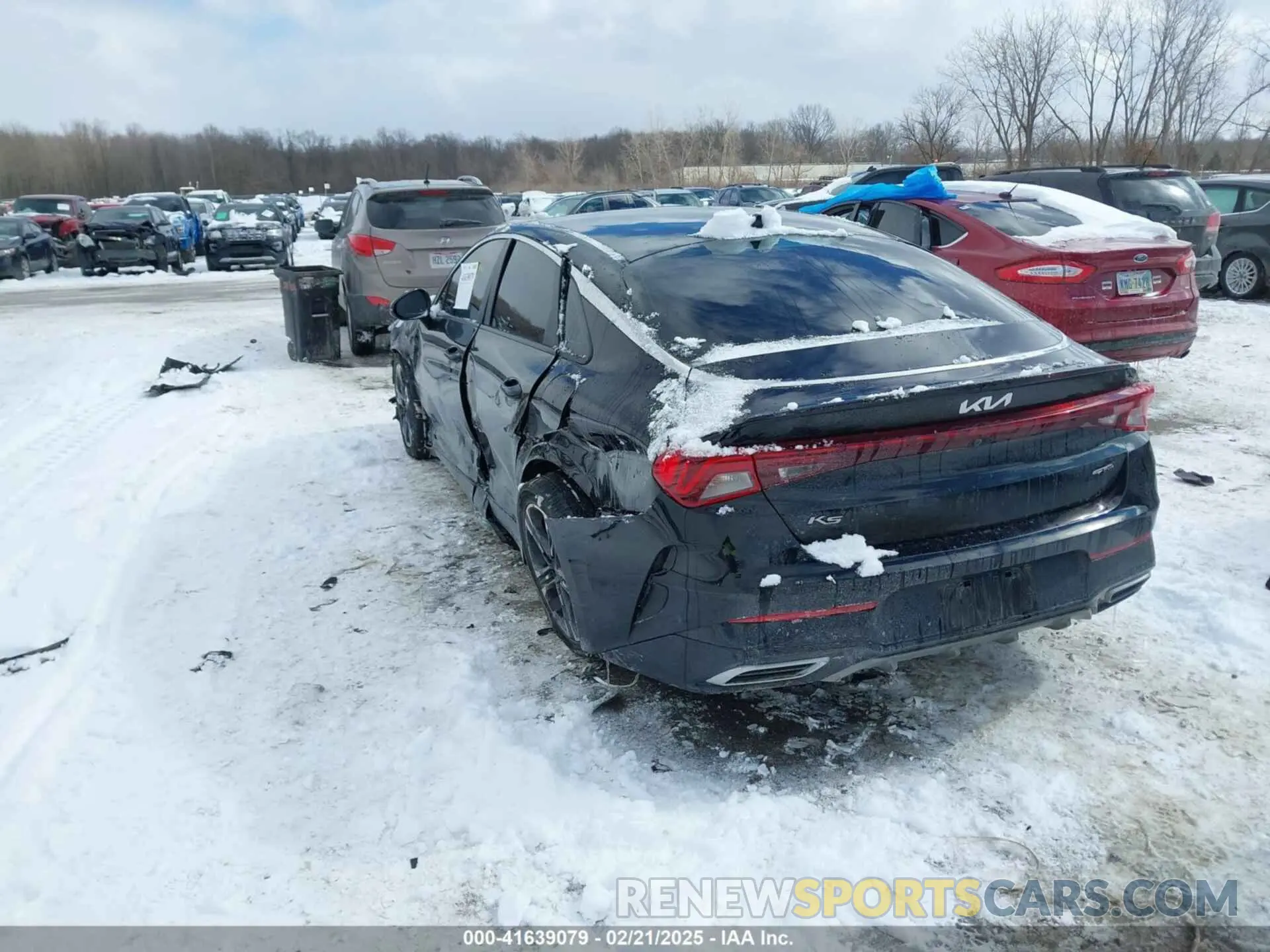 3 Photograph of a damaged car 5XXG64J23NG165177 KIA K5 2022