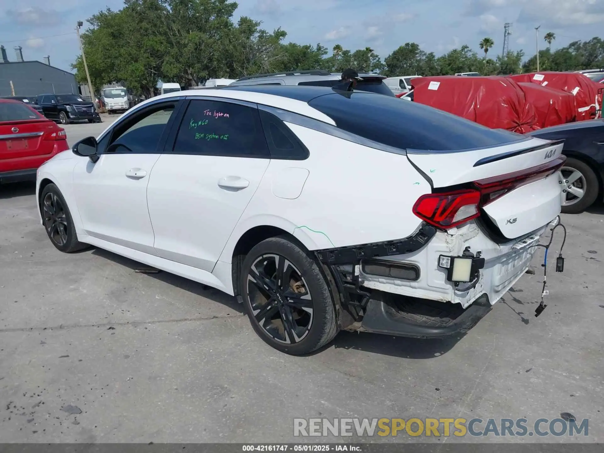 3 Photograph of a damaged car 5XXG64J24NG114772 KIA K5 2022