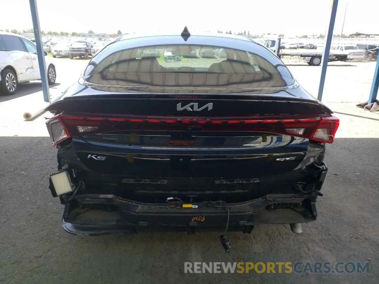6 Photograph of a damaged car 5XXG64J24NG115825 KIA K5 2022
