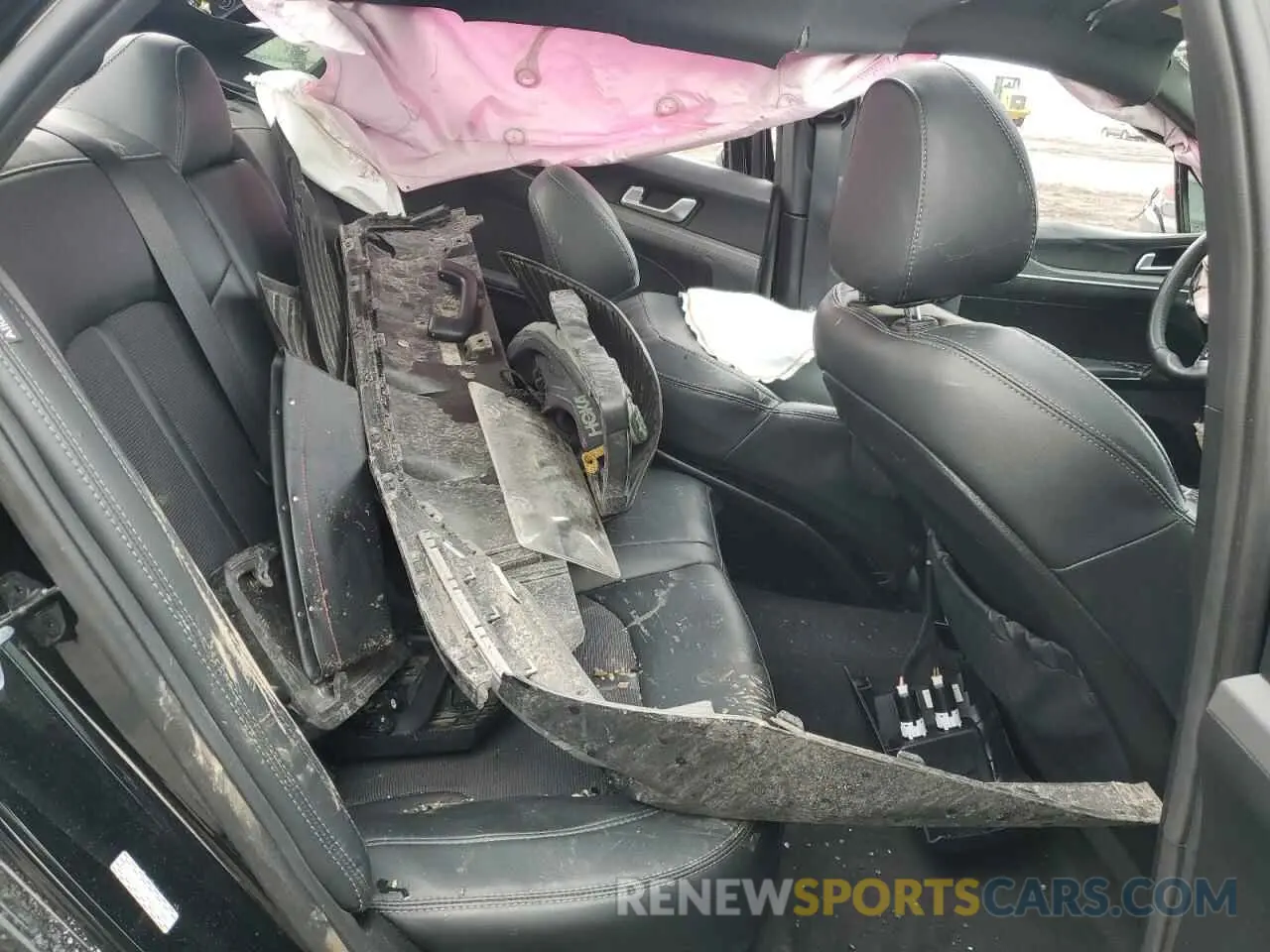 10 Photograph of a damaged car 5XXG64J24NG115887 KIA K5 2022