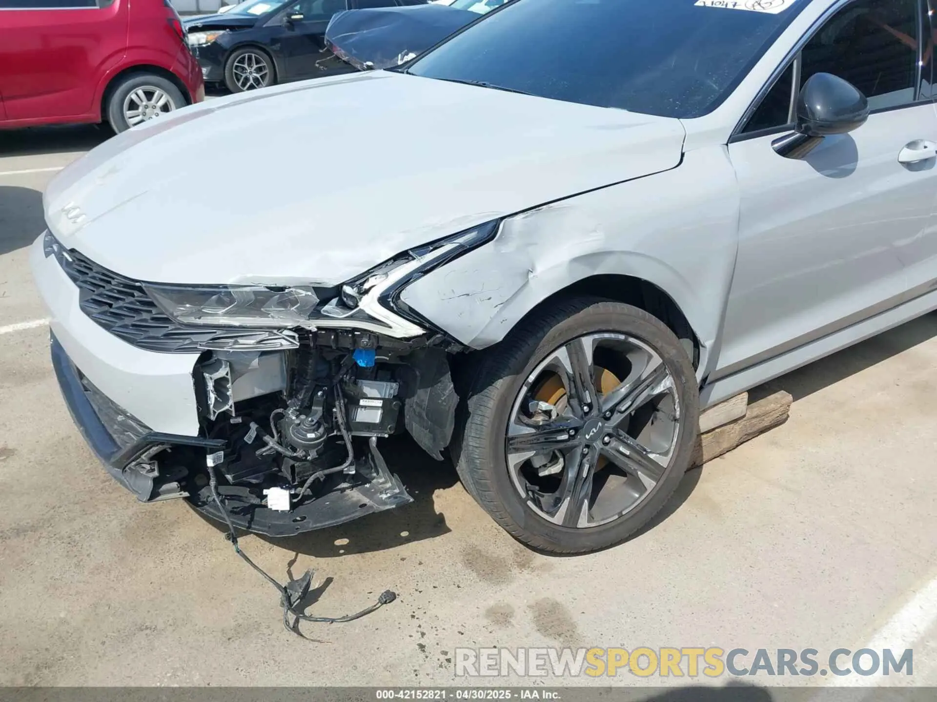 6 Photograph of a damaged car 5XXG64J24NG124203 KIA K5 2022