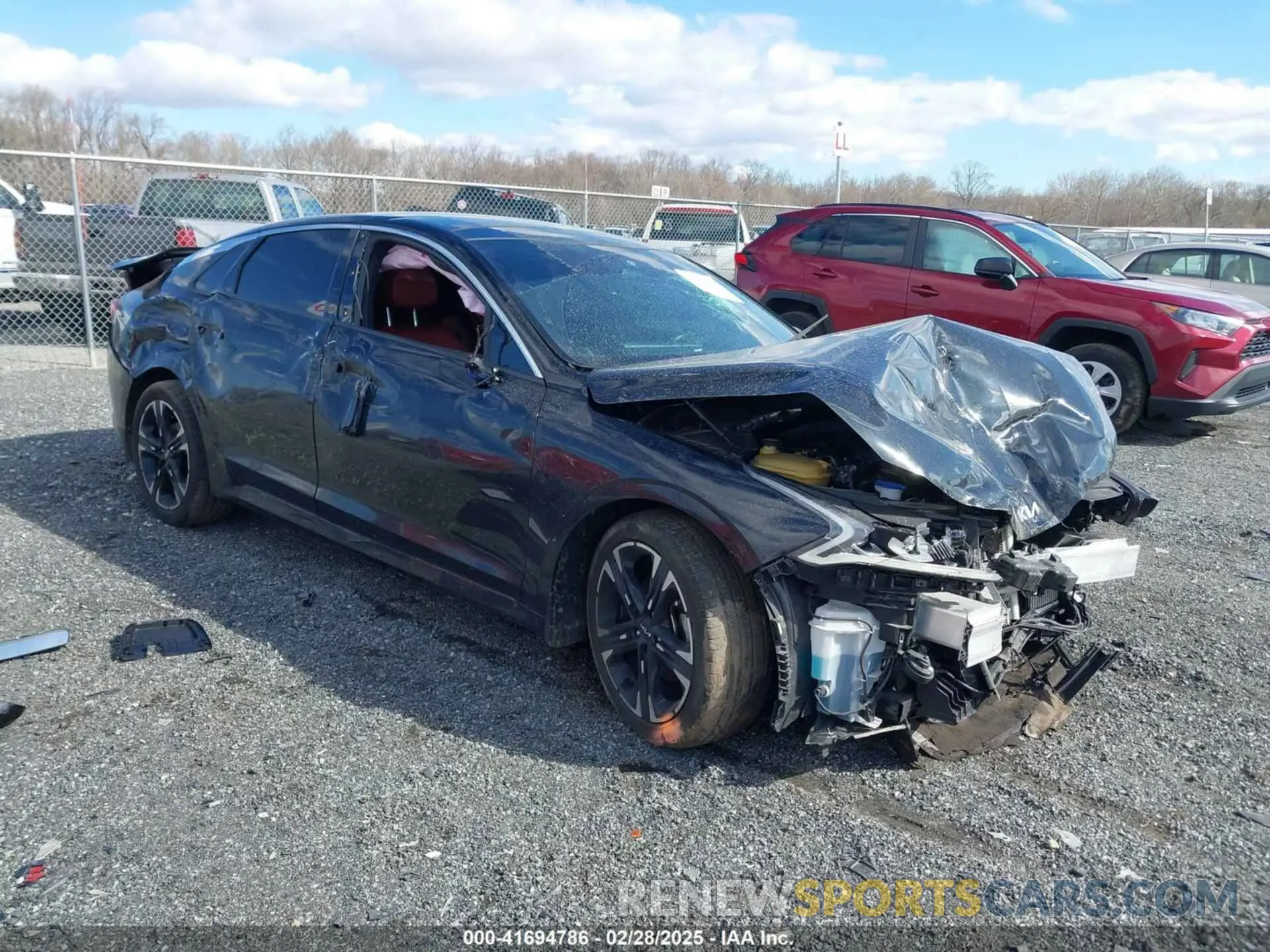 1 Photograph of a damaged car 5XXG64J24NG129630 KIA K5 2022