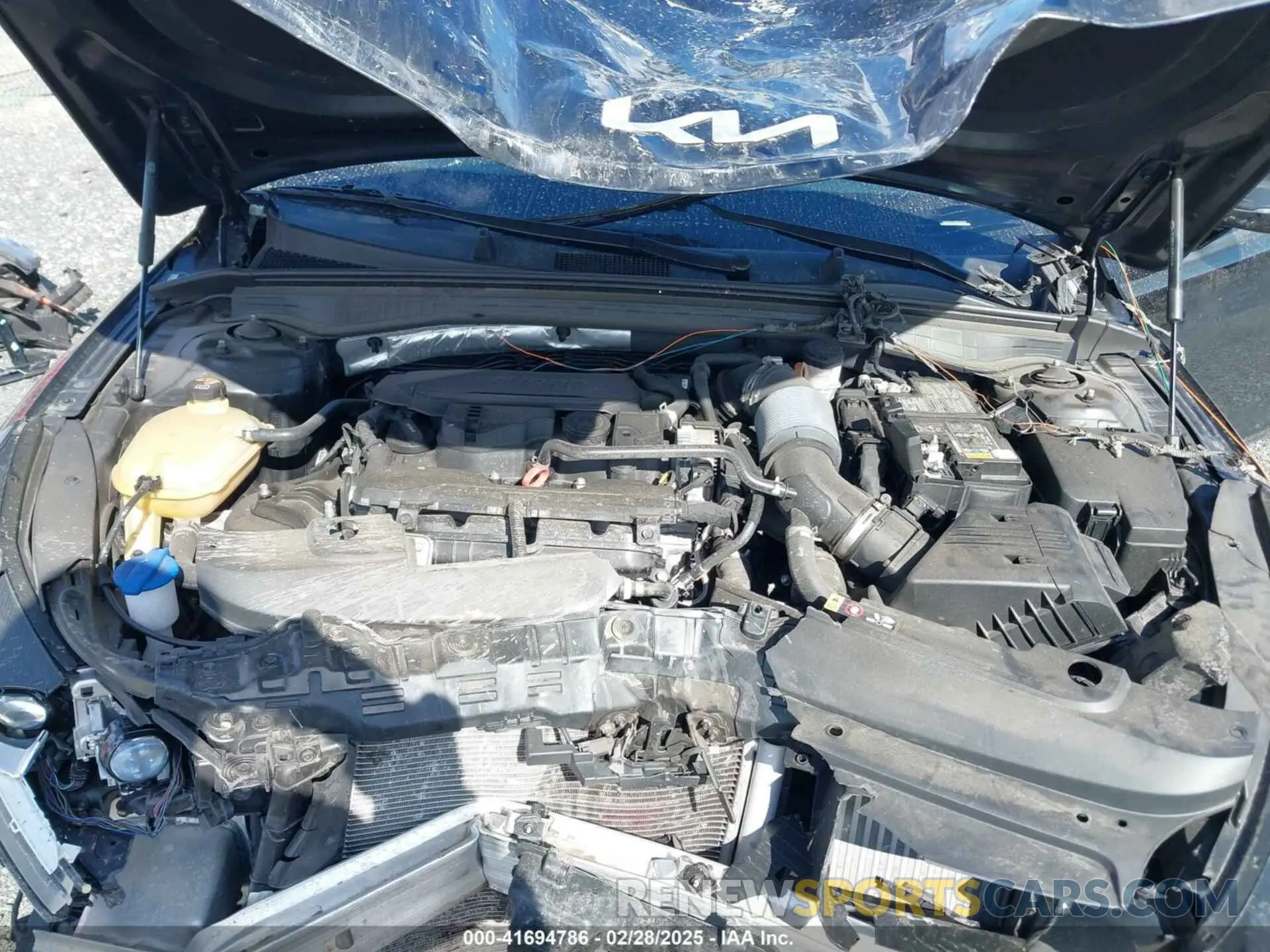 10 Photograph of a damaged car 5XXG64J24NG129630 KIA K5 2022