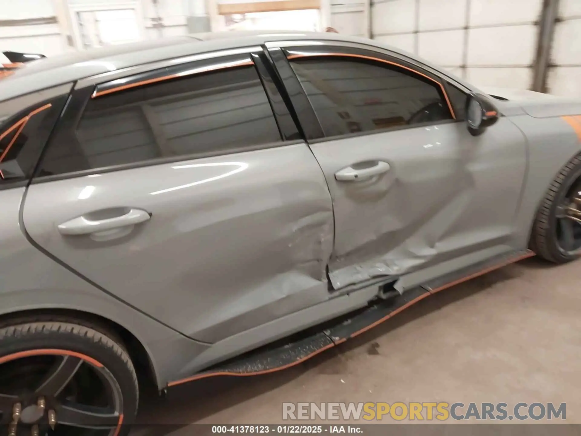6 Photograph of a damaged car 5XXG64J24NG148694 KIA K5 2022