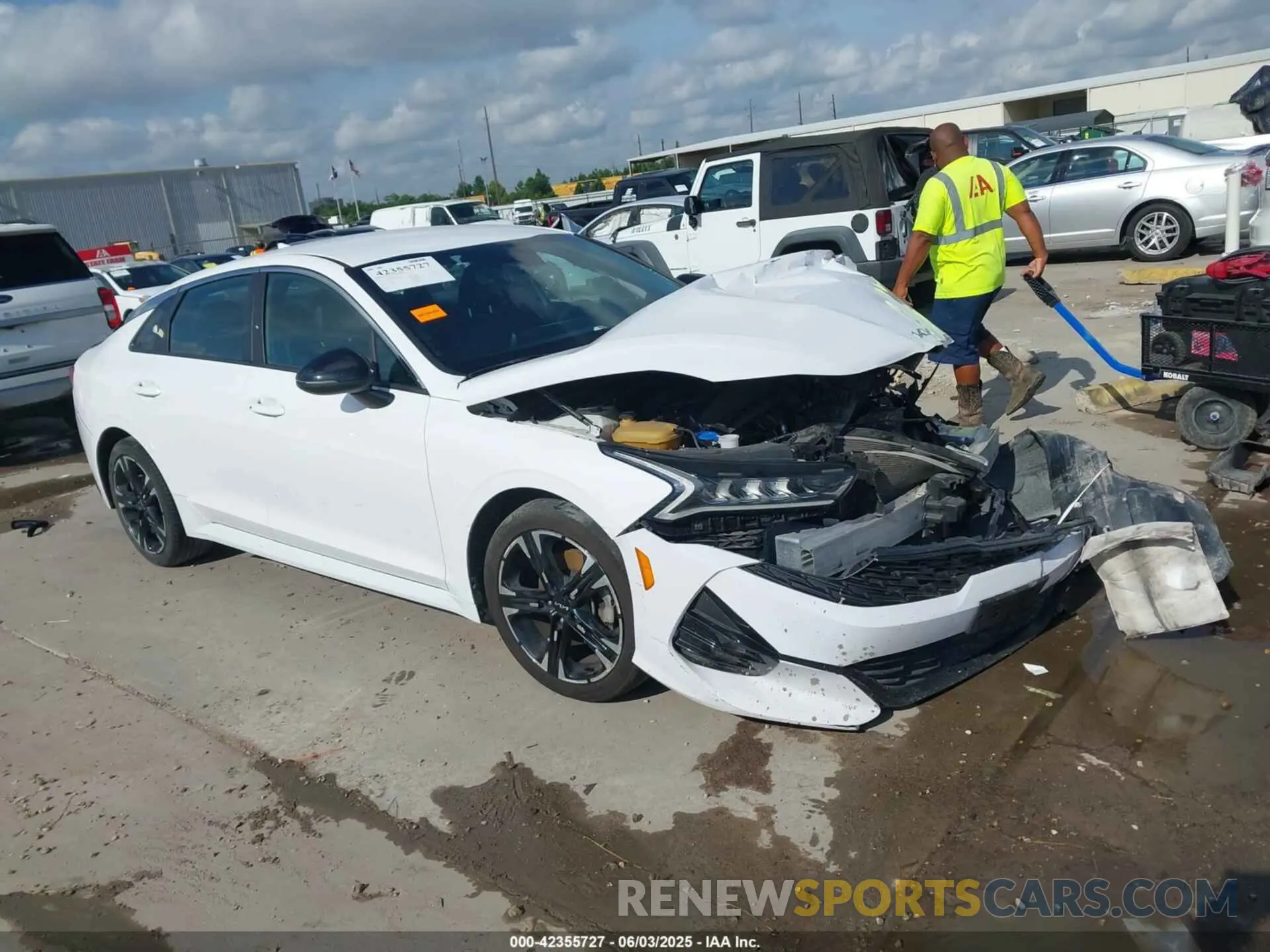 1 Photograph of a damaged car 5XXG64J24NG162482 KIA K5 2022