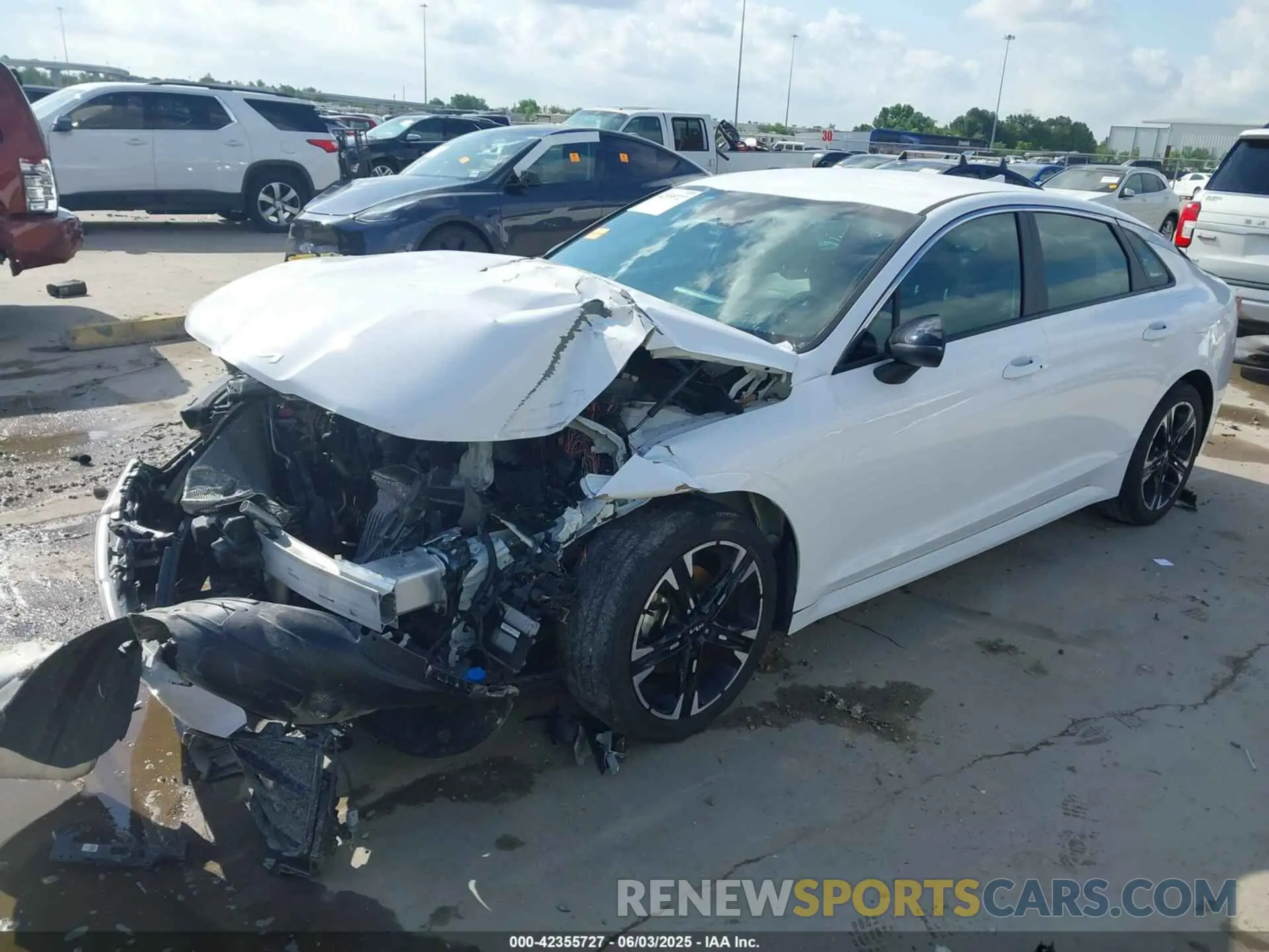 2 Photograph of a damaged car 5XXG64J24NG162482 KIA K5 2022
