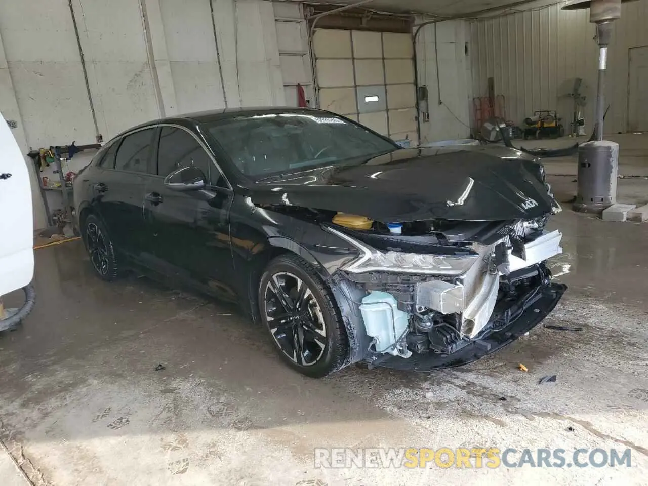 4 Photograph of a damaged car 5XXG64J24NG164457 KIA K5 2022