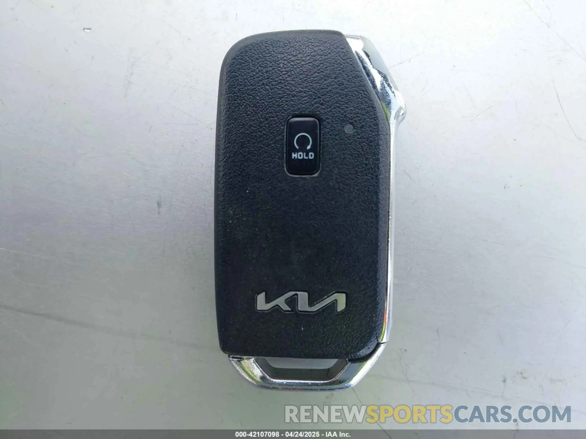 11 Photograph of a damaged car 5XXG64J25NG100055 KIA K5 2022
