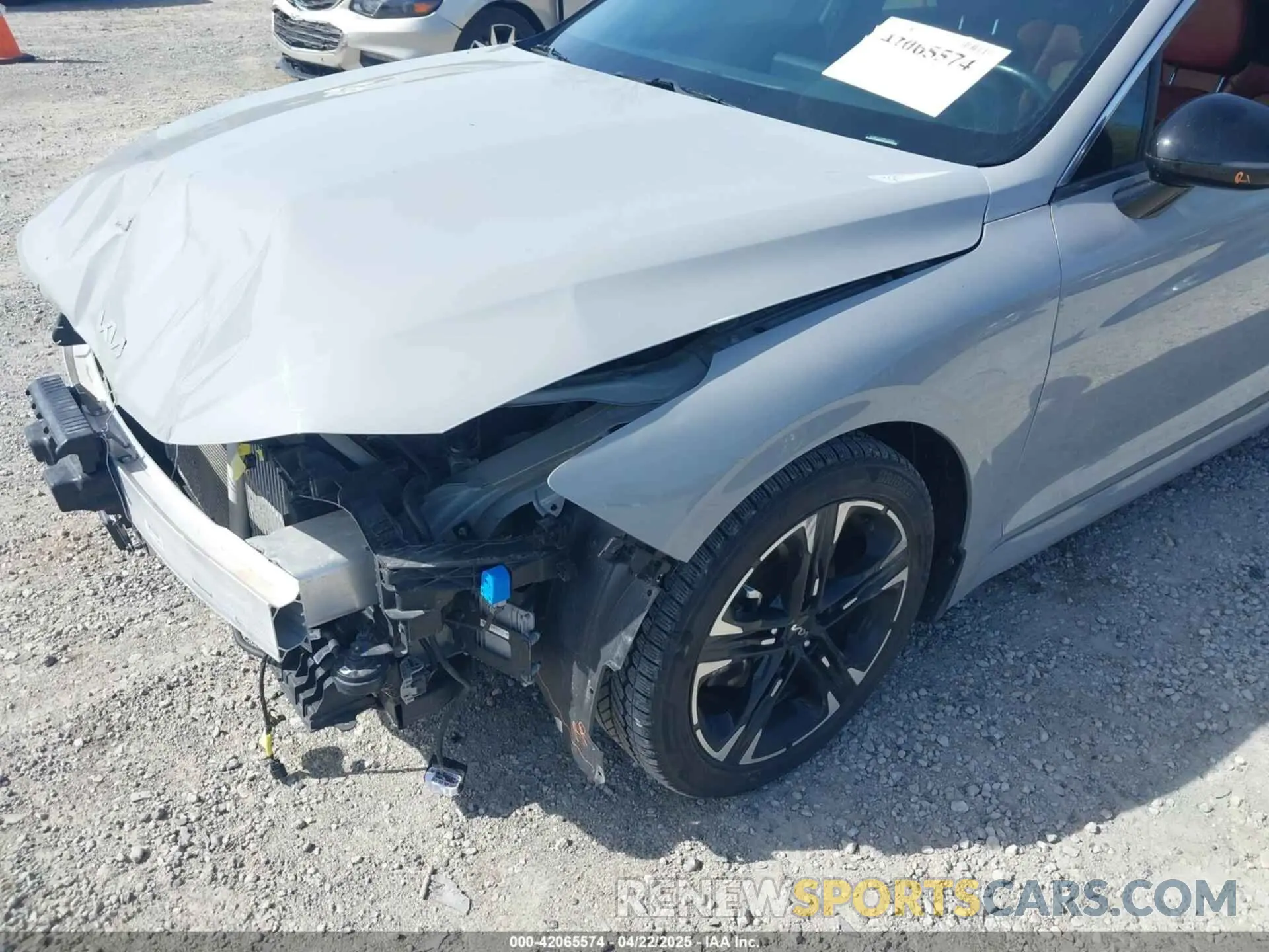 18 Photograph of a damaged car 5XXG64J25NG102257 KIA K5 2022