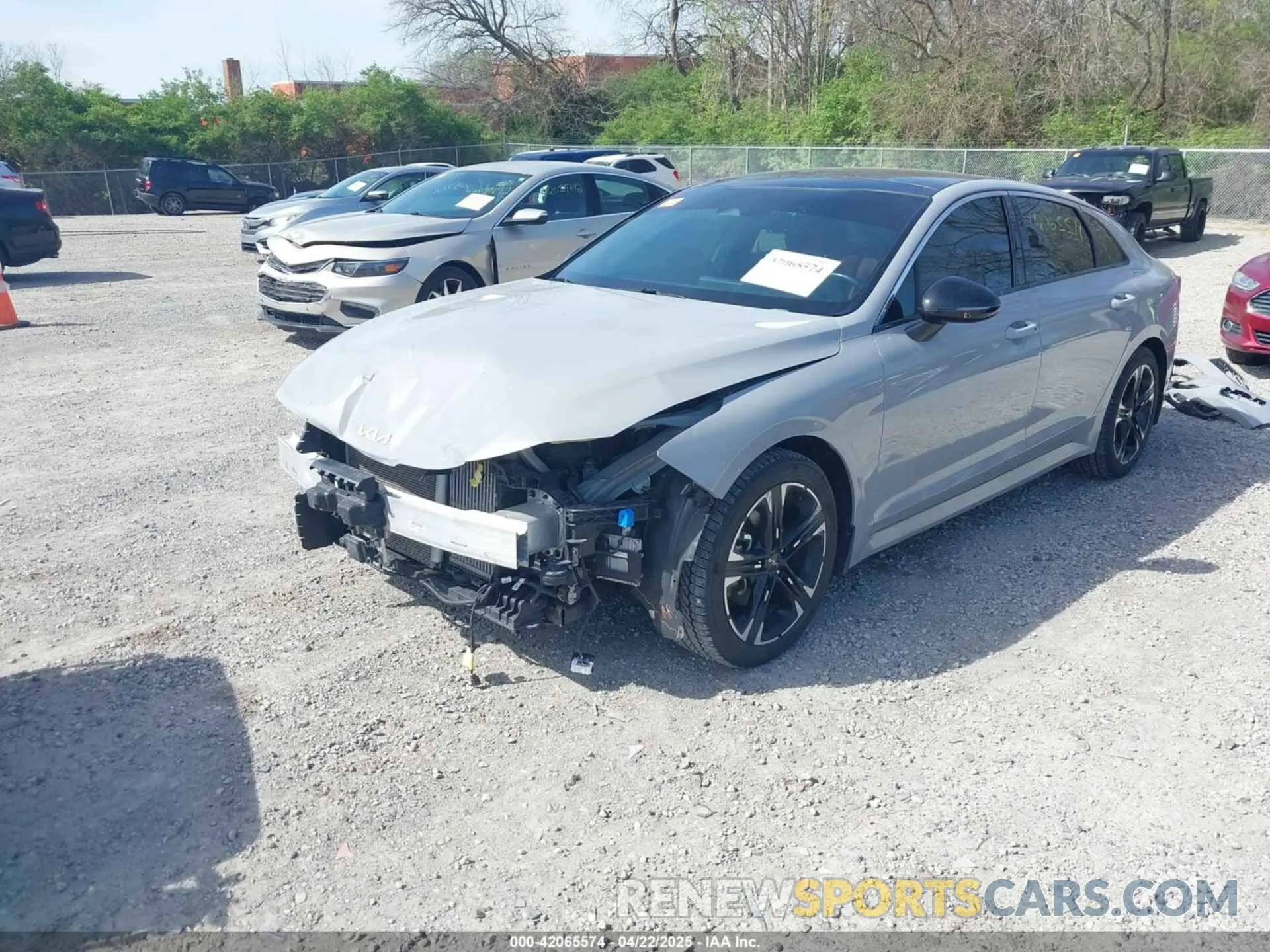 2 Photograph of a damaged car 5XXG64J25NG102257 KIA K5 2022