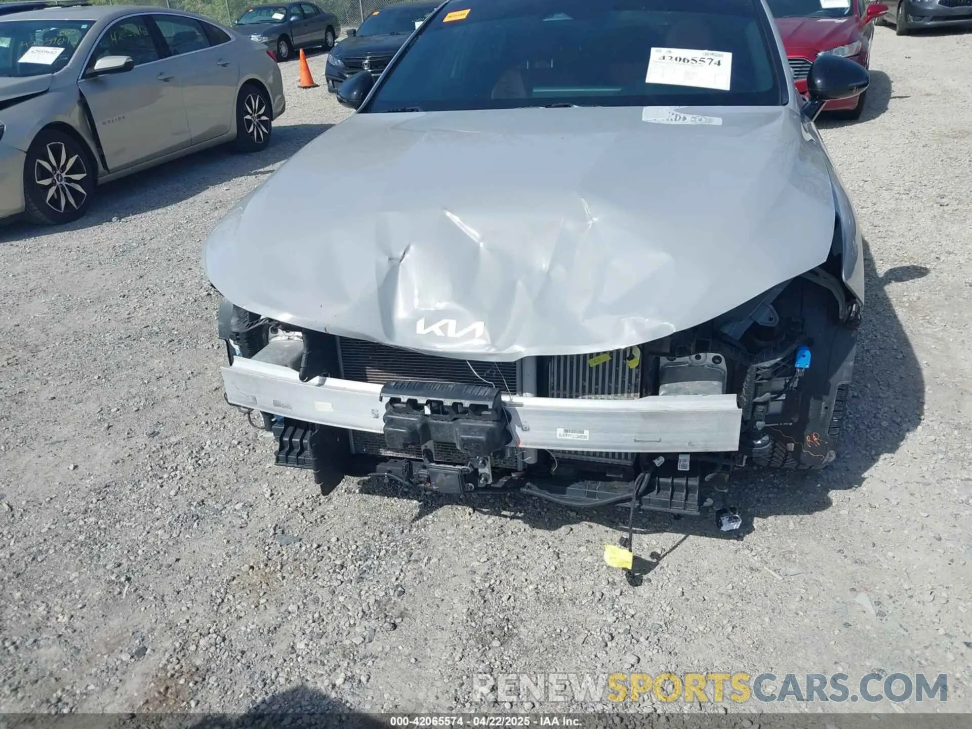 6 Photograph of a damaged car 5XXG64J25NG102257 KIA K5 2022