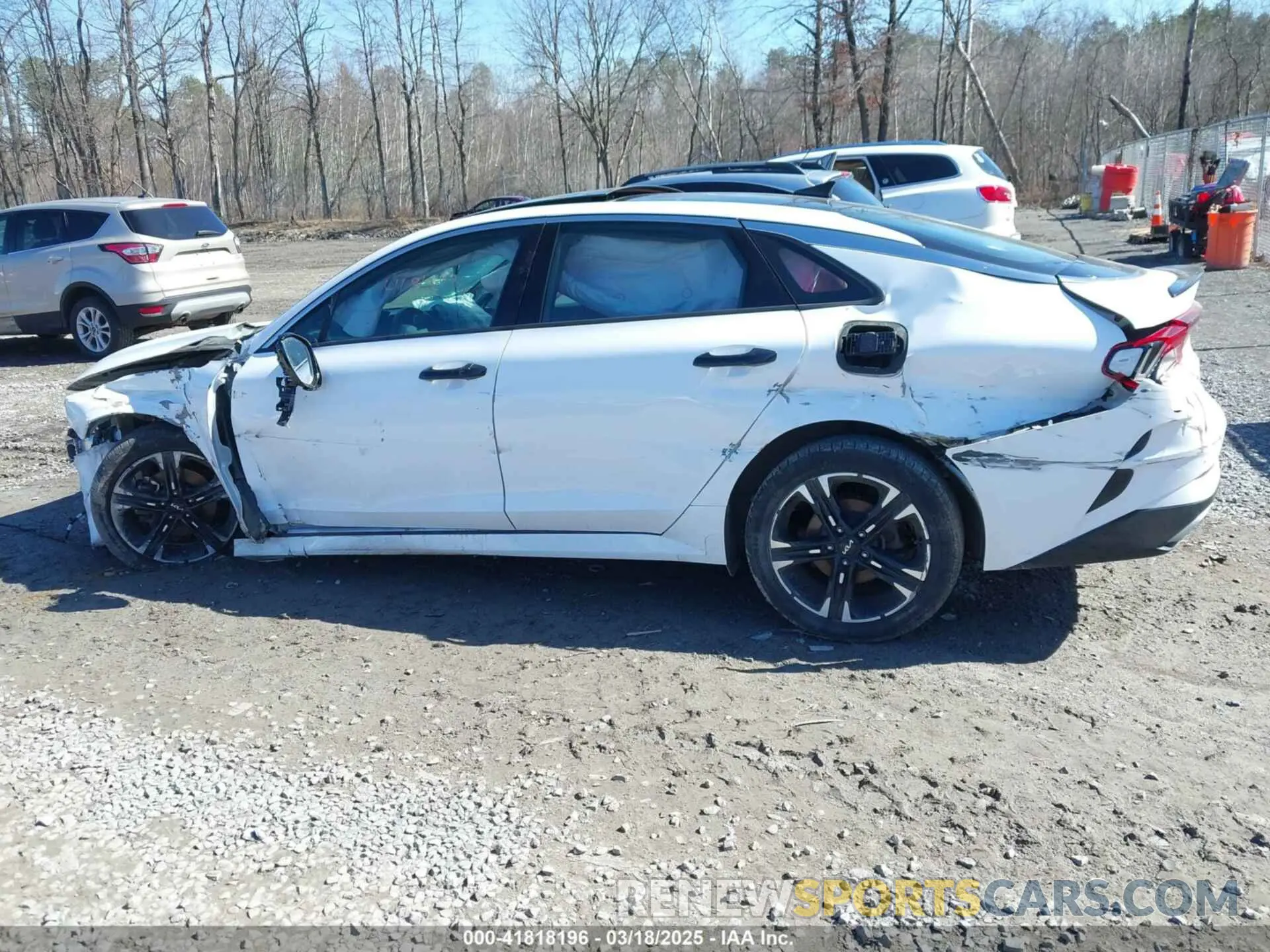 14 Photograph of a damaged car 5XXG64J25NG102324 KIA K5 2022