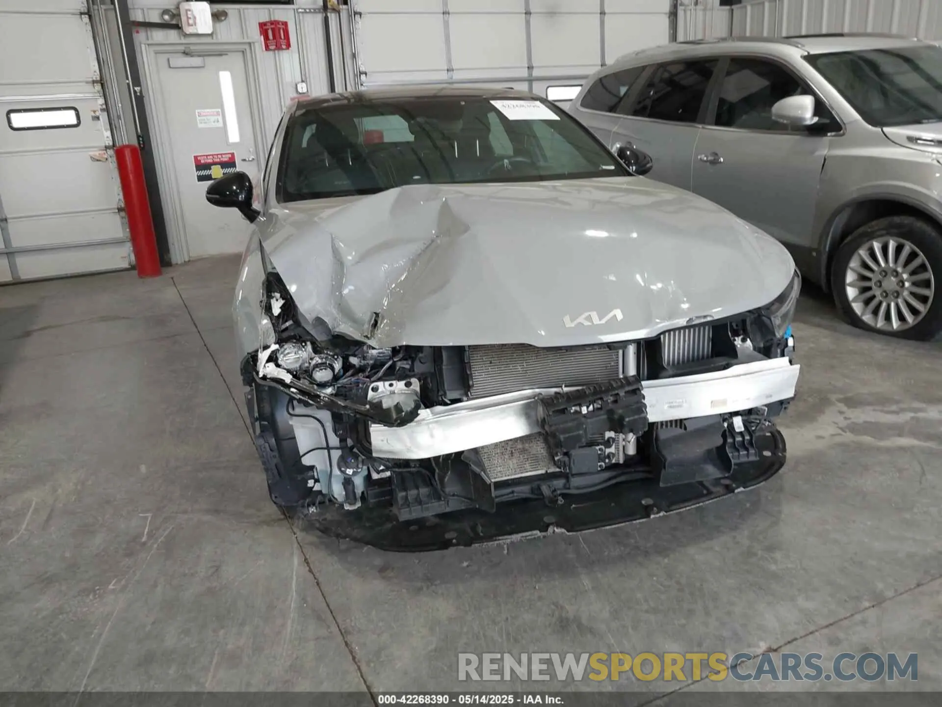 6 Photograph of a damaged car 5XXG64J25NG110049 KIA K5 2022