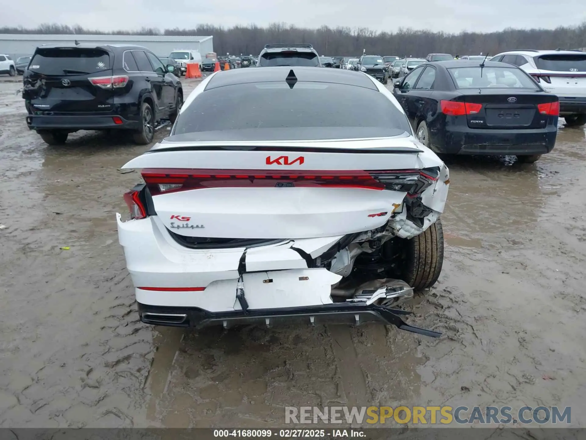 16 Photograph of a damaged car 5XXG64J25NG117082 KIA K5 2022