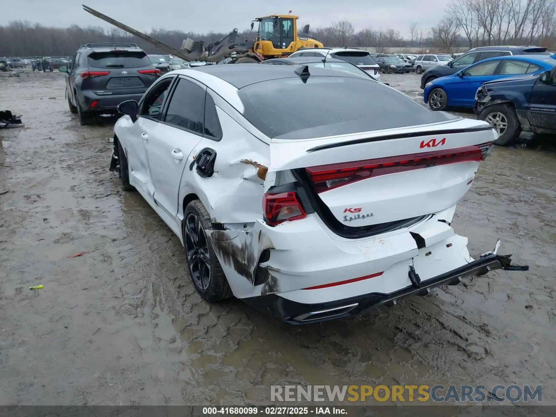 3 Photograph of a damaged car 5XXG64J25NG117082 KIA K5 2022