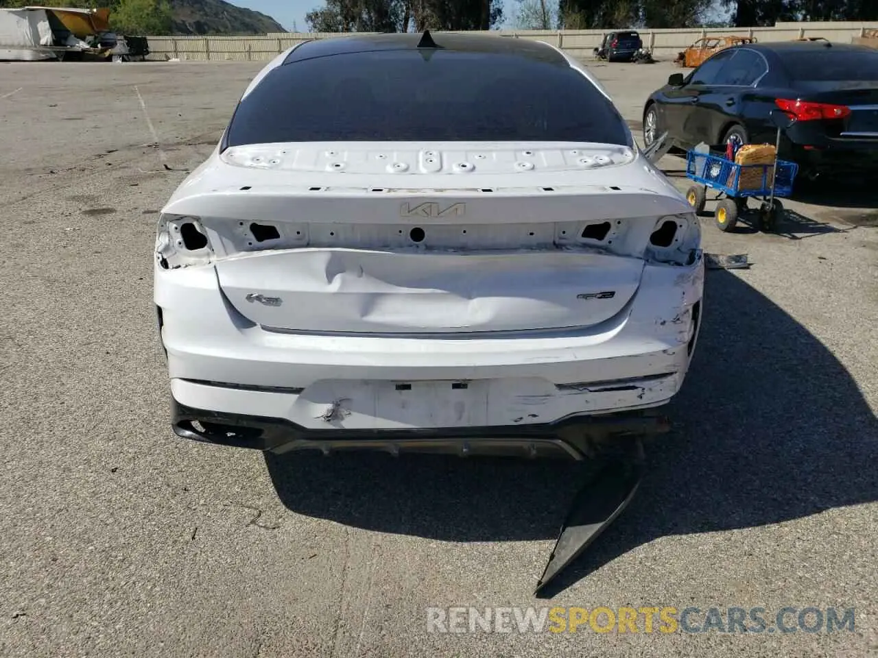 6 Photograph of a damaged car 5XXG64J26NG092158 KIA K5 2022