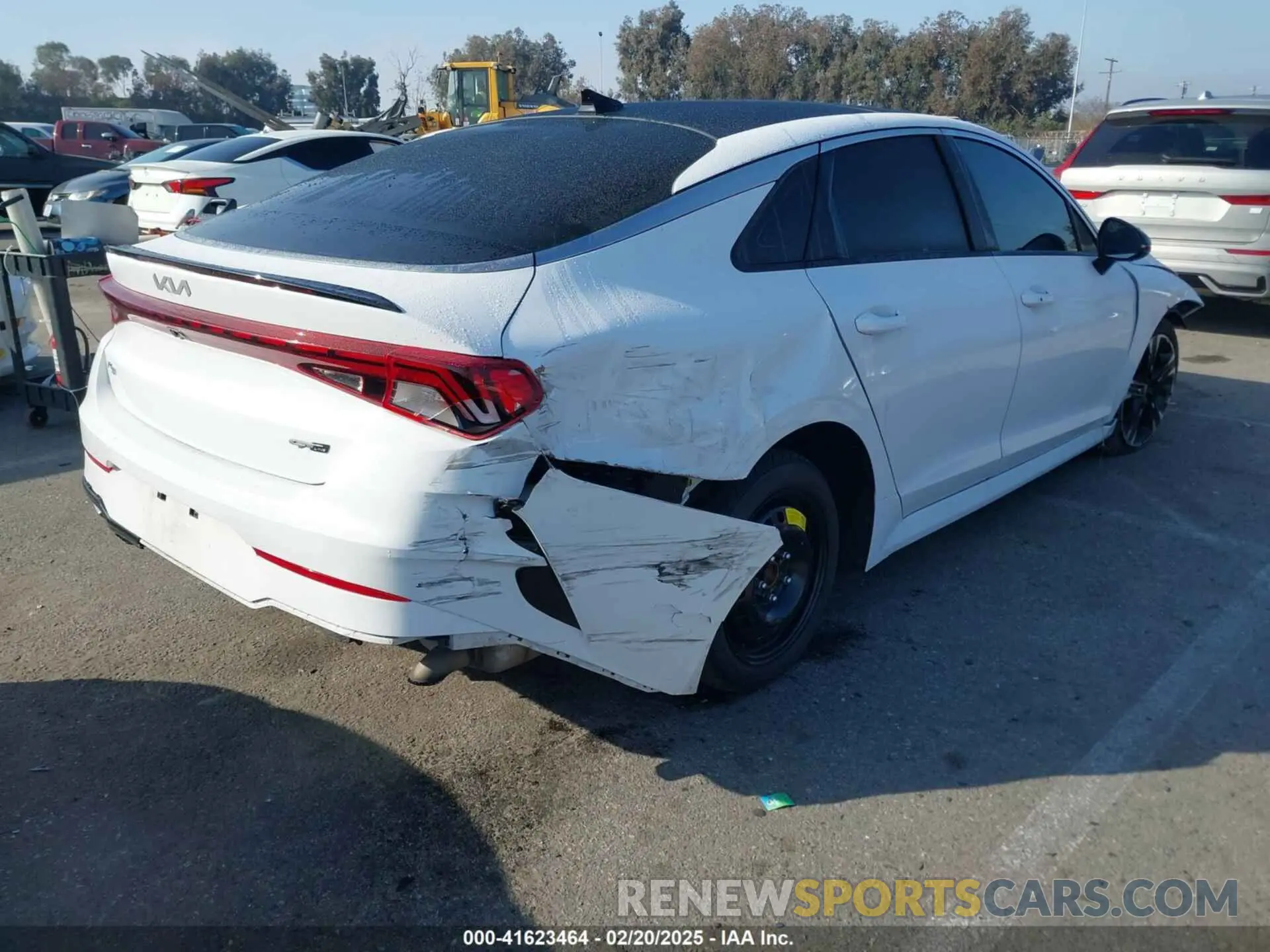 4 Photograph of a damaged car 5XXG64J26NG103451 KIA K5 2022