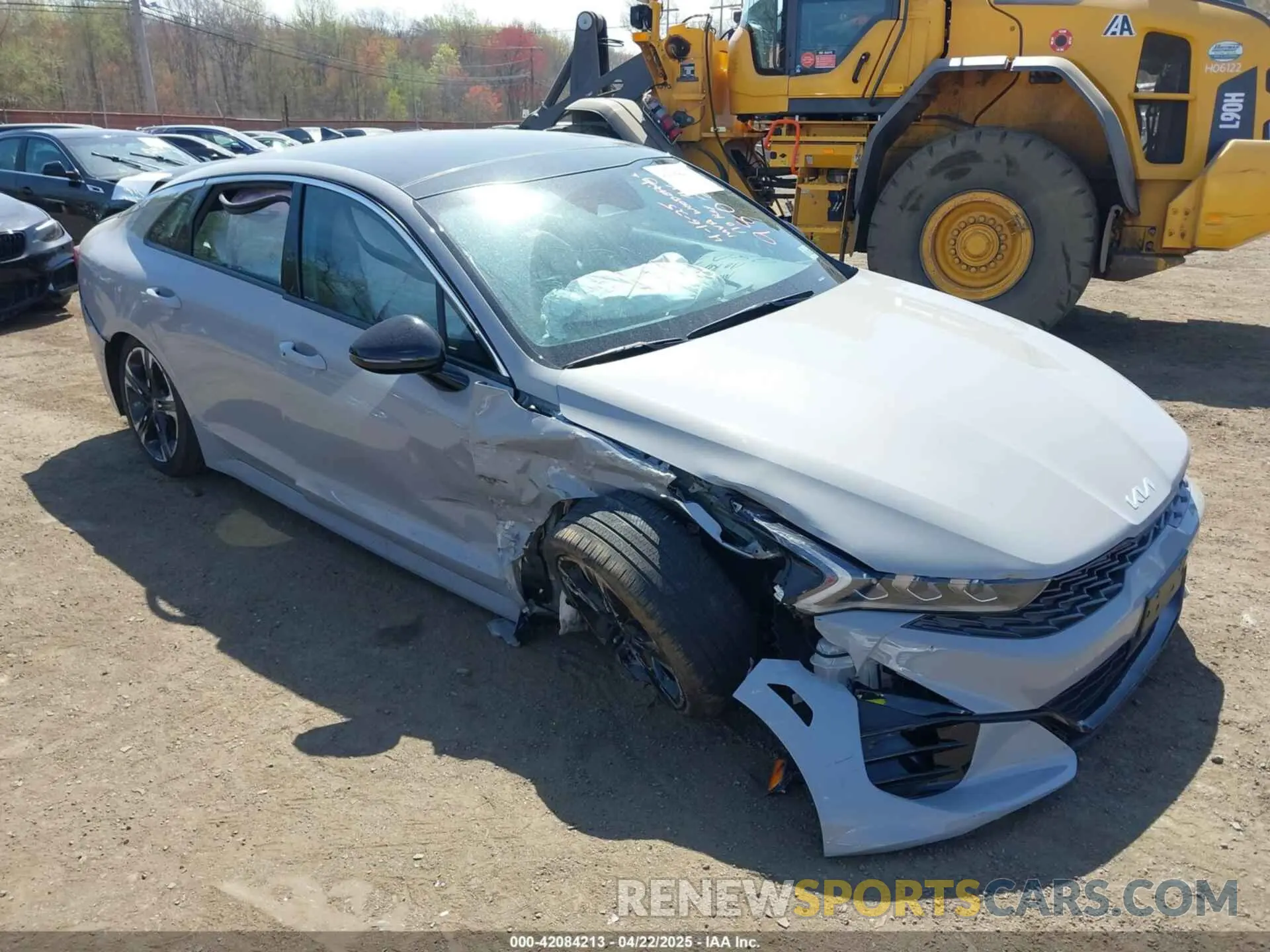 6 Photograph of a damaged car 5XXG64J26NG109802 KIA K5 2022