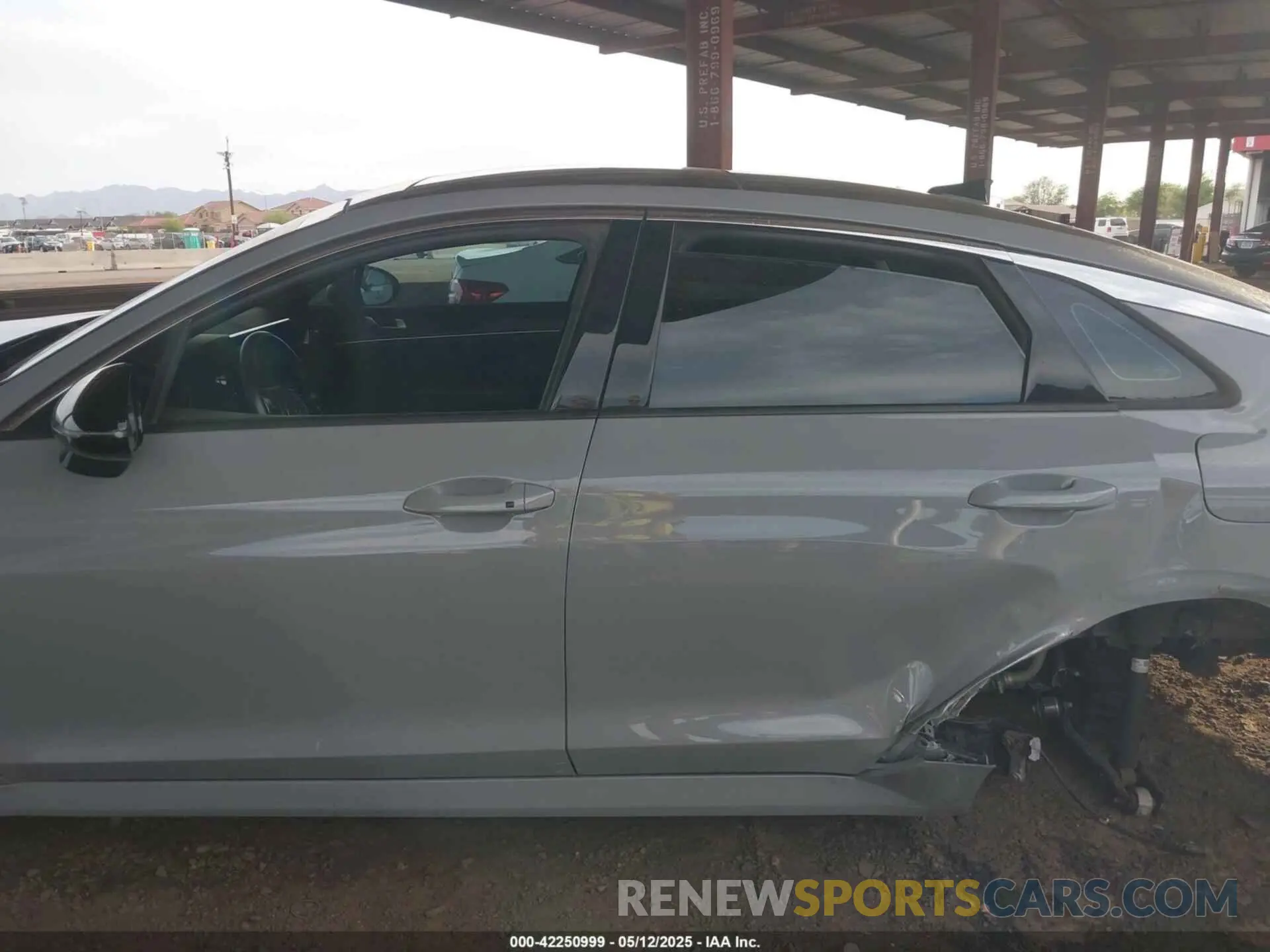 14 Photograph of a damaged car 5XXG64J26NG125658 KIA K5 2022