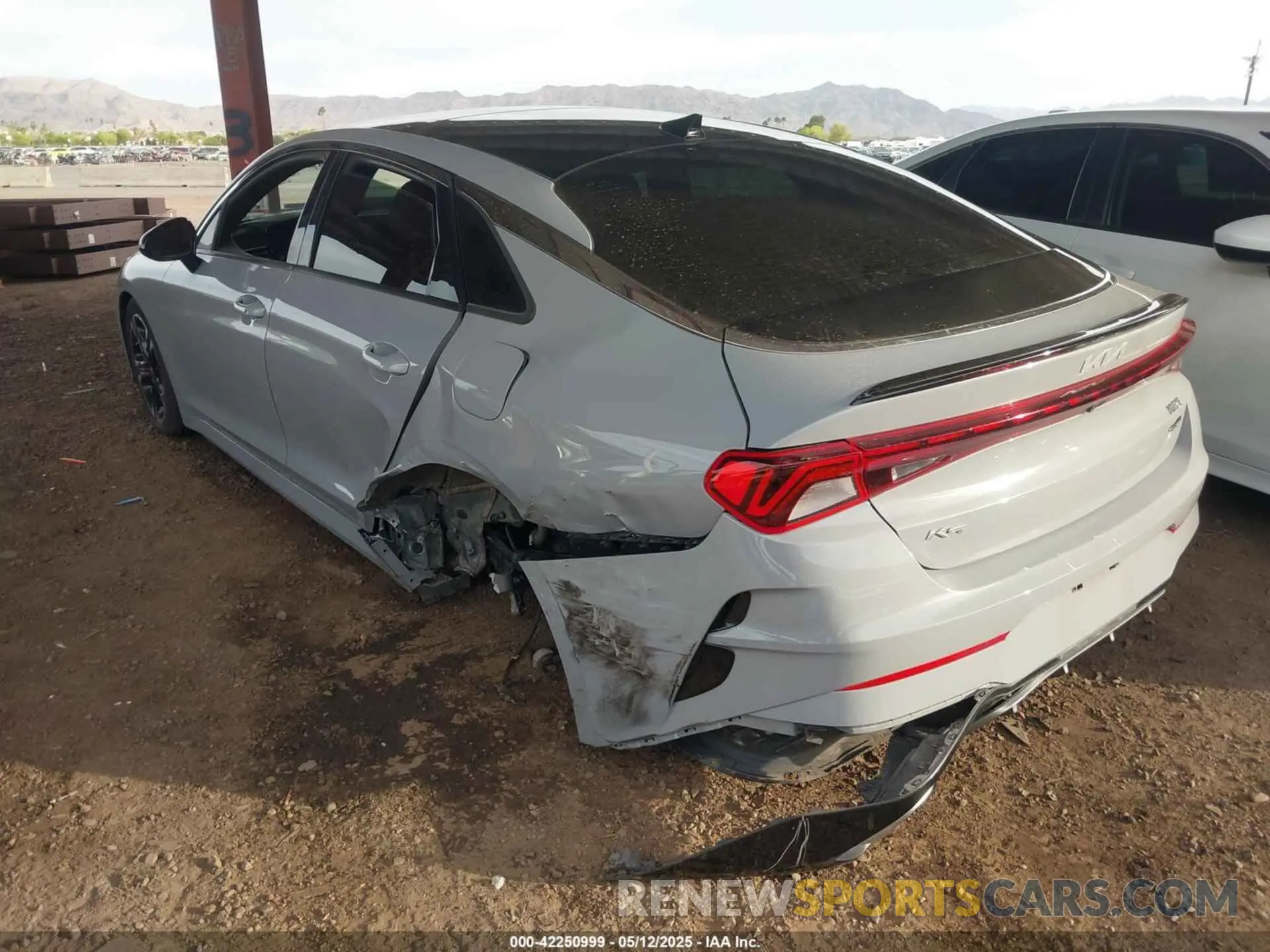 3 Photograph of a damaged car 5XXG64J26NG125658 KIA K5 2022