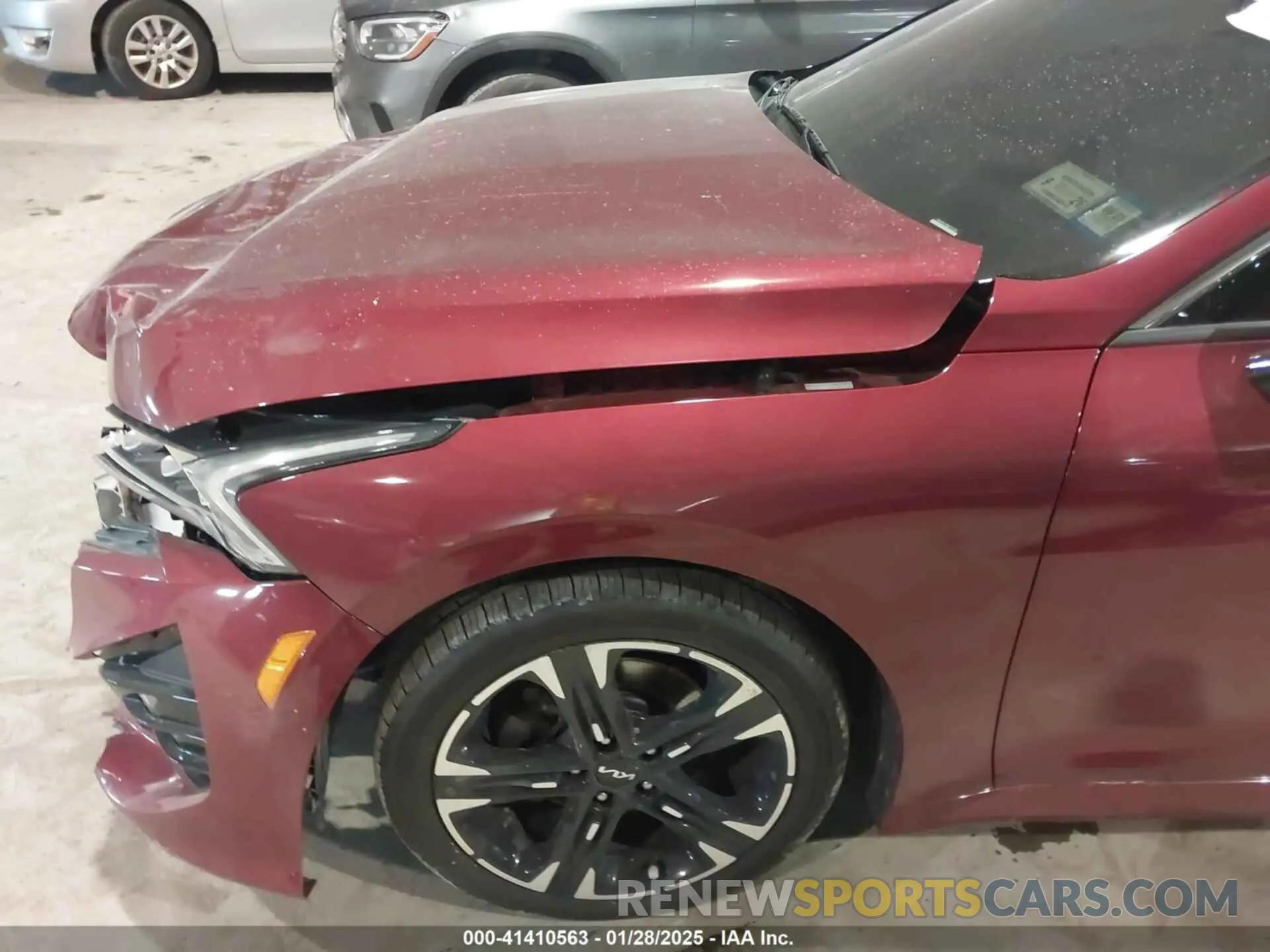 18 Photograph of a damaged car 5XXG64J26NG132254 KIA K5 2022