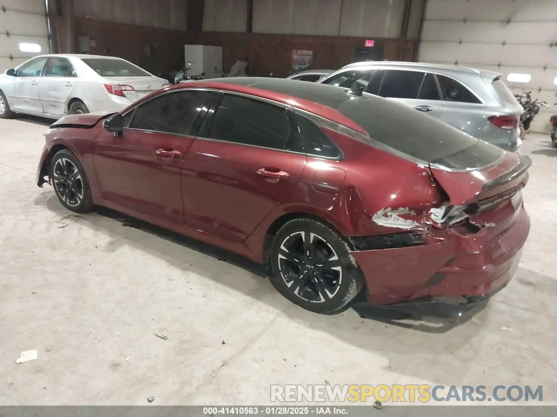 3 Photograph of a damaged car 5XXG64J26NG132254 KIA K5 2022
