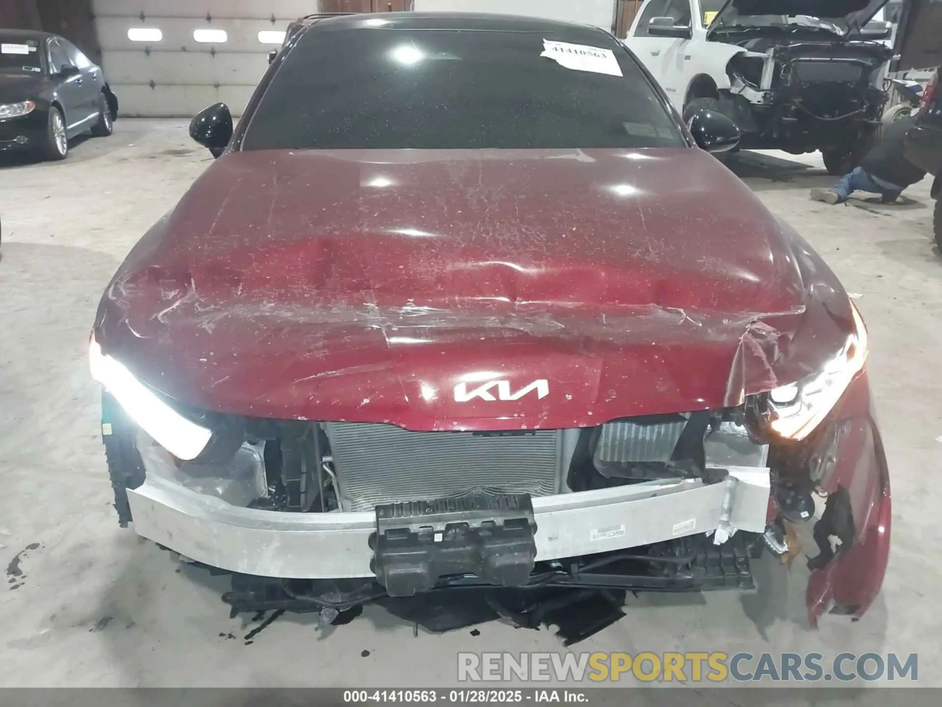 6 Photograph of a damaged car 5XXG64J26NG132254 KIA K5 2022