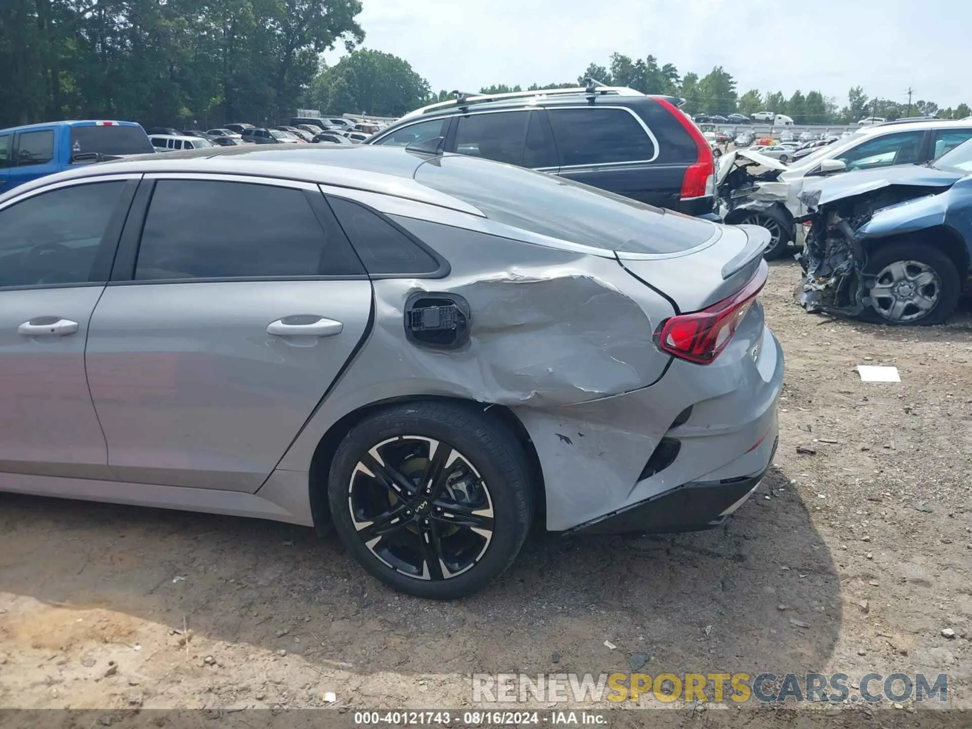 17 Photograph of a damaged car 5XXG64J26NG134876 KIA K5 2022