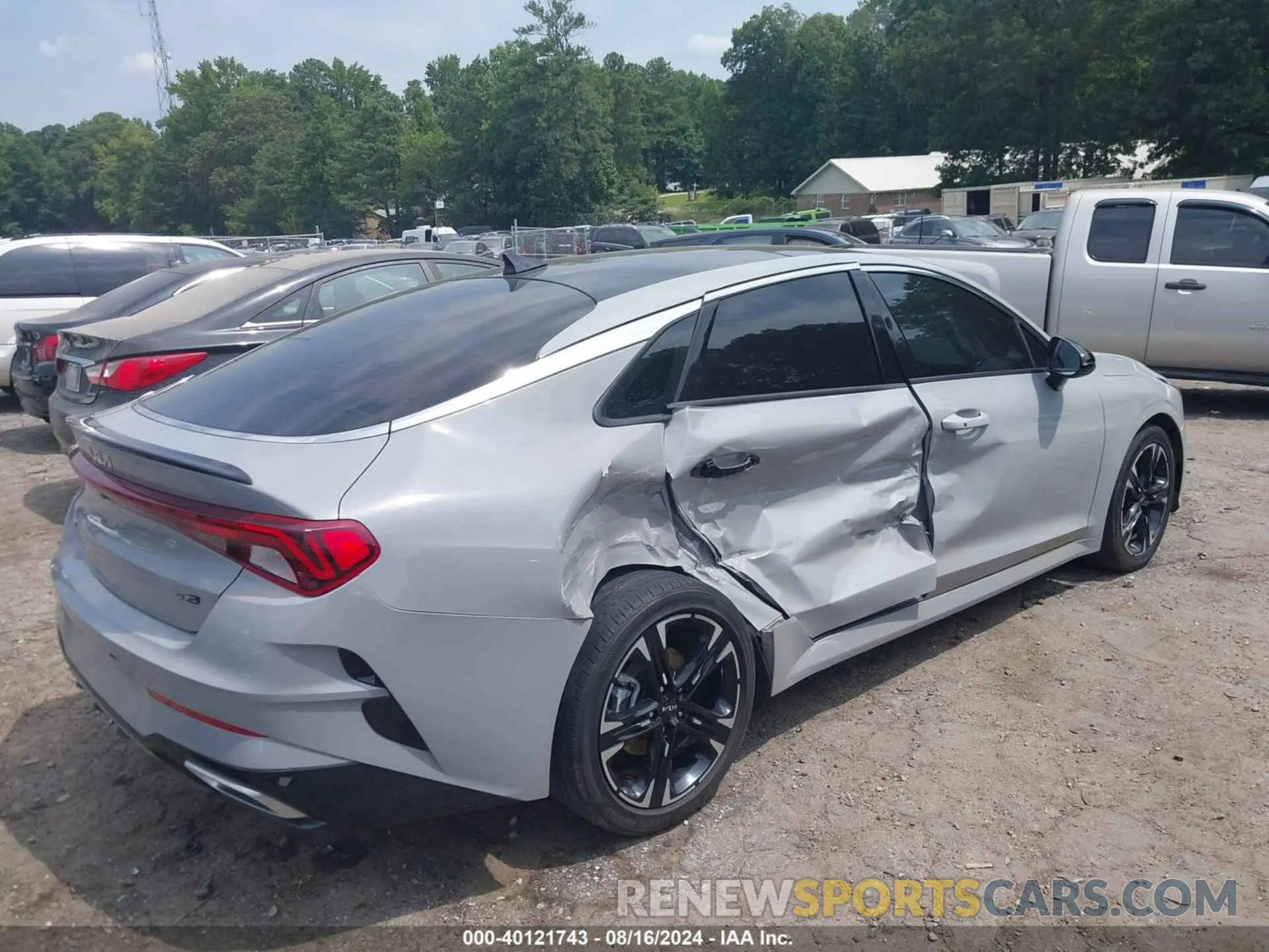4 Photograph of a damaged car 5XXG64J26NG134876 KIA K5 2022