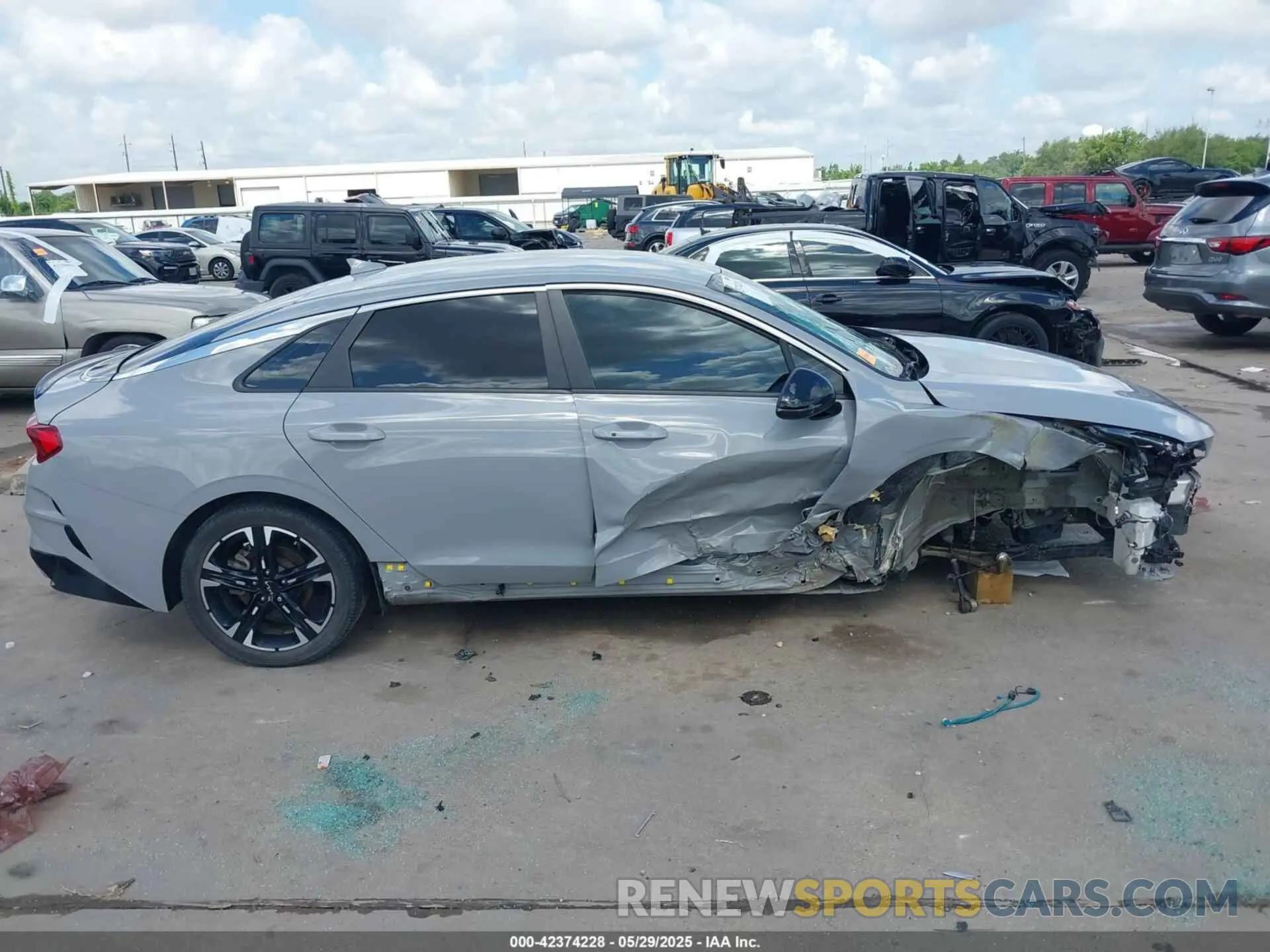 13 Photograph of a damaged car 5XXG64J26NG142749 KIA K5 2022