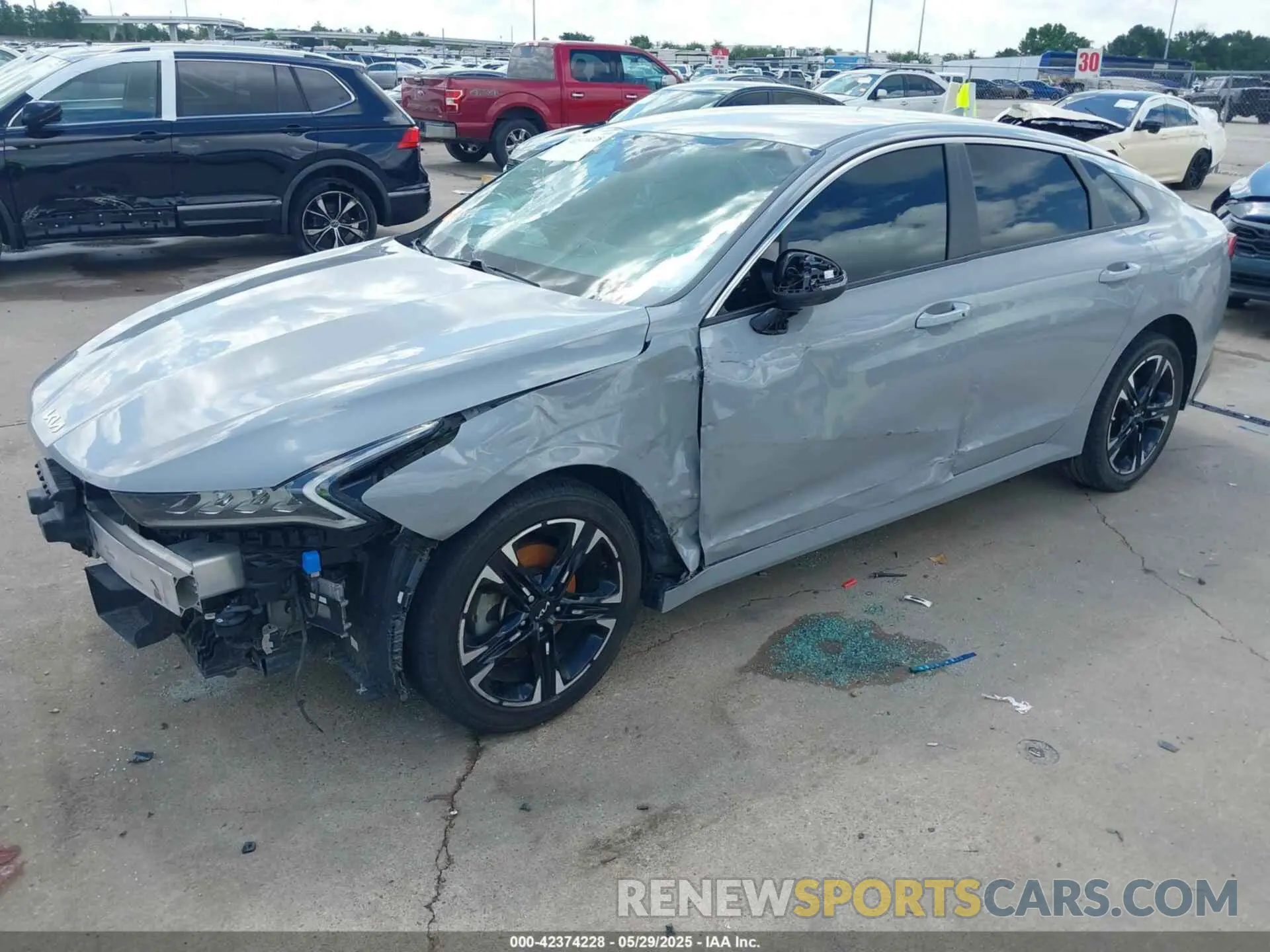 2 Photograph of a damaged car 5XXG64J26NG142749 KIA K5 2022