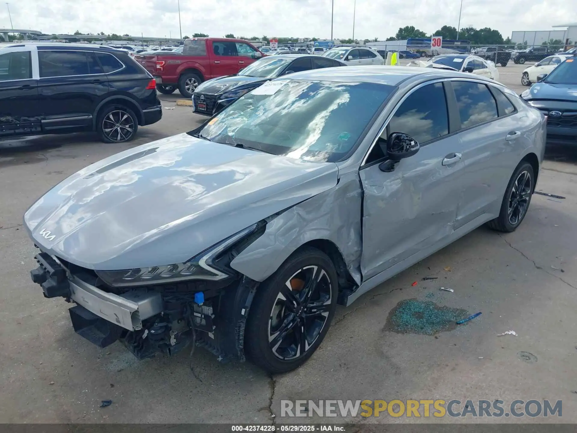 6 Photograph of a damaged car 5XXG64J26NG142749 KIA K5 2022