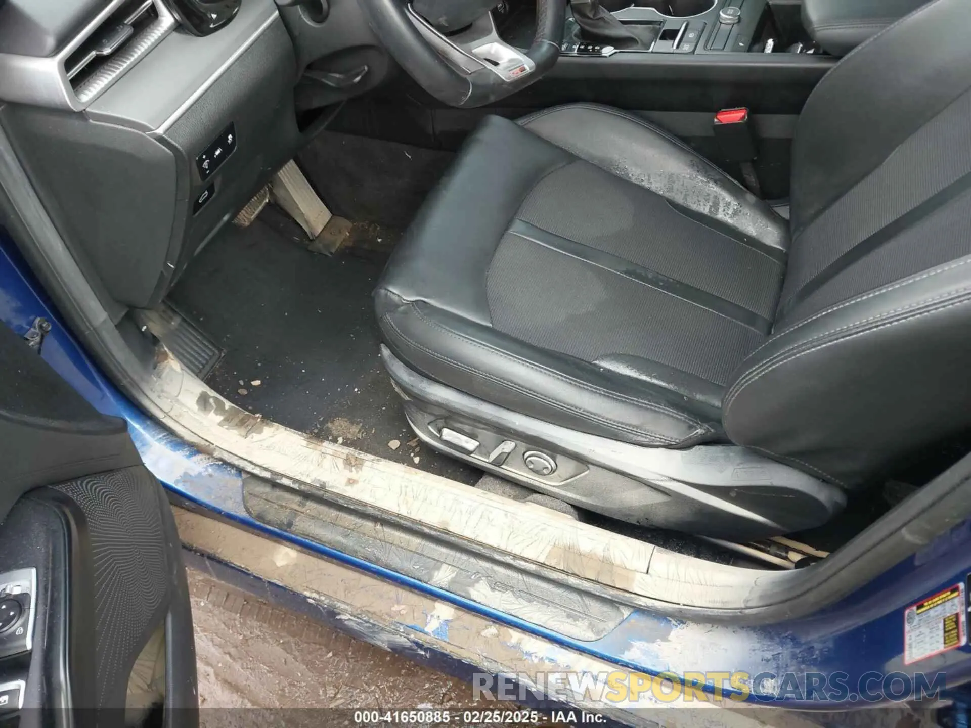 6 Photograph of a damaged car 5XXG64J27NG084635 KIA K5 2022