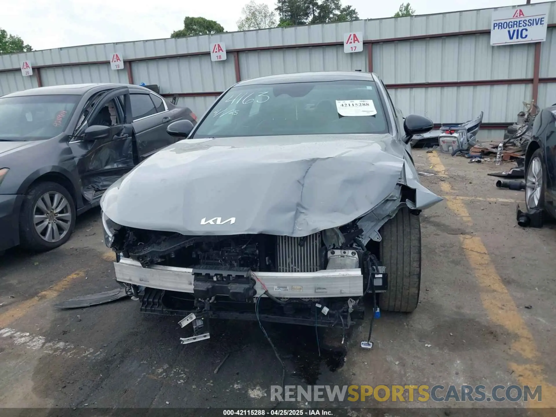 6 Photograph of a damaged car 5XXG64J27NG124163 KIA K5 2022