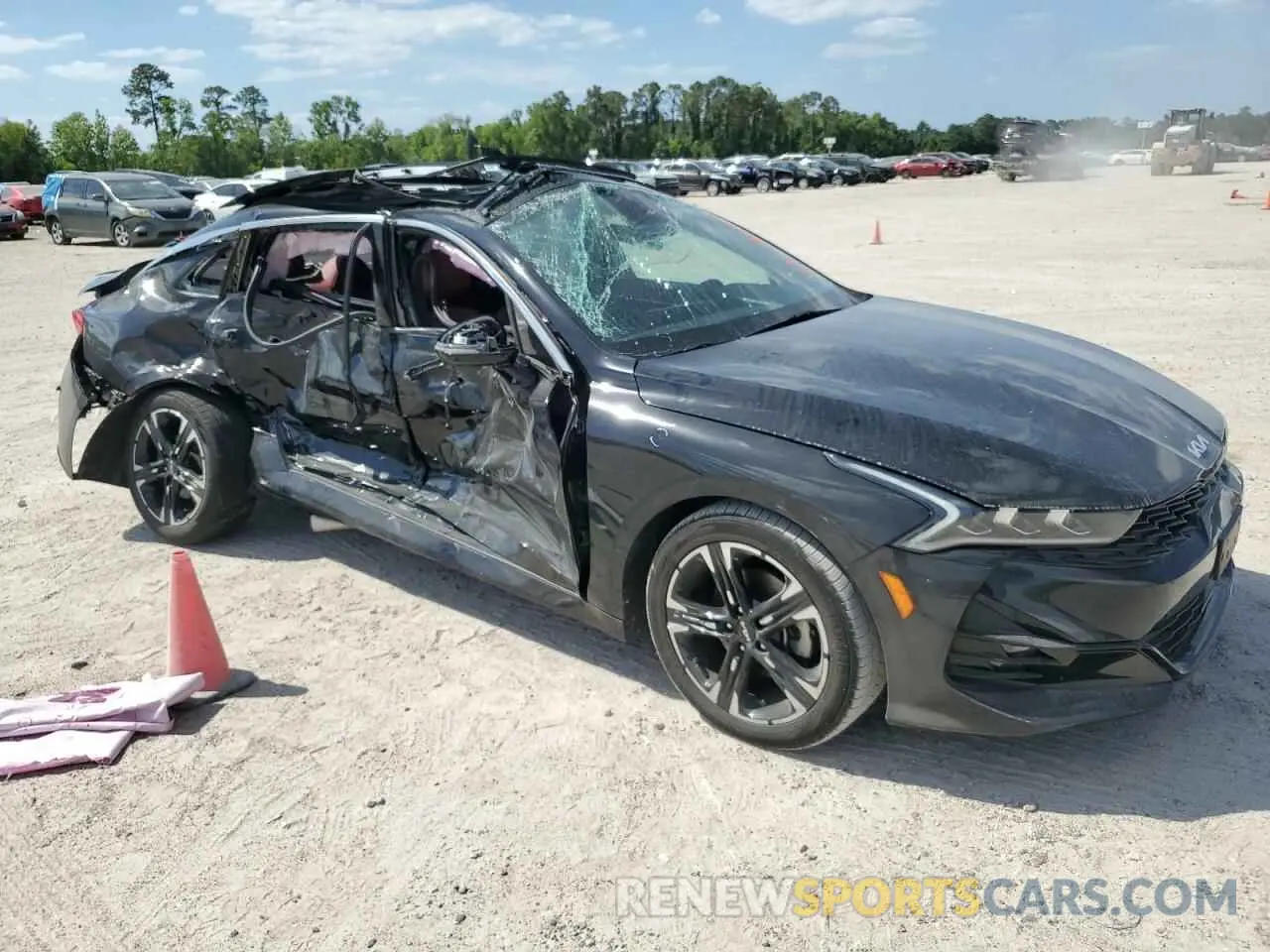 4 Photograph of a damaged car 5XXG64J27NG130545 KIA K5 2022