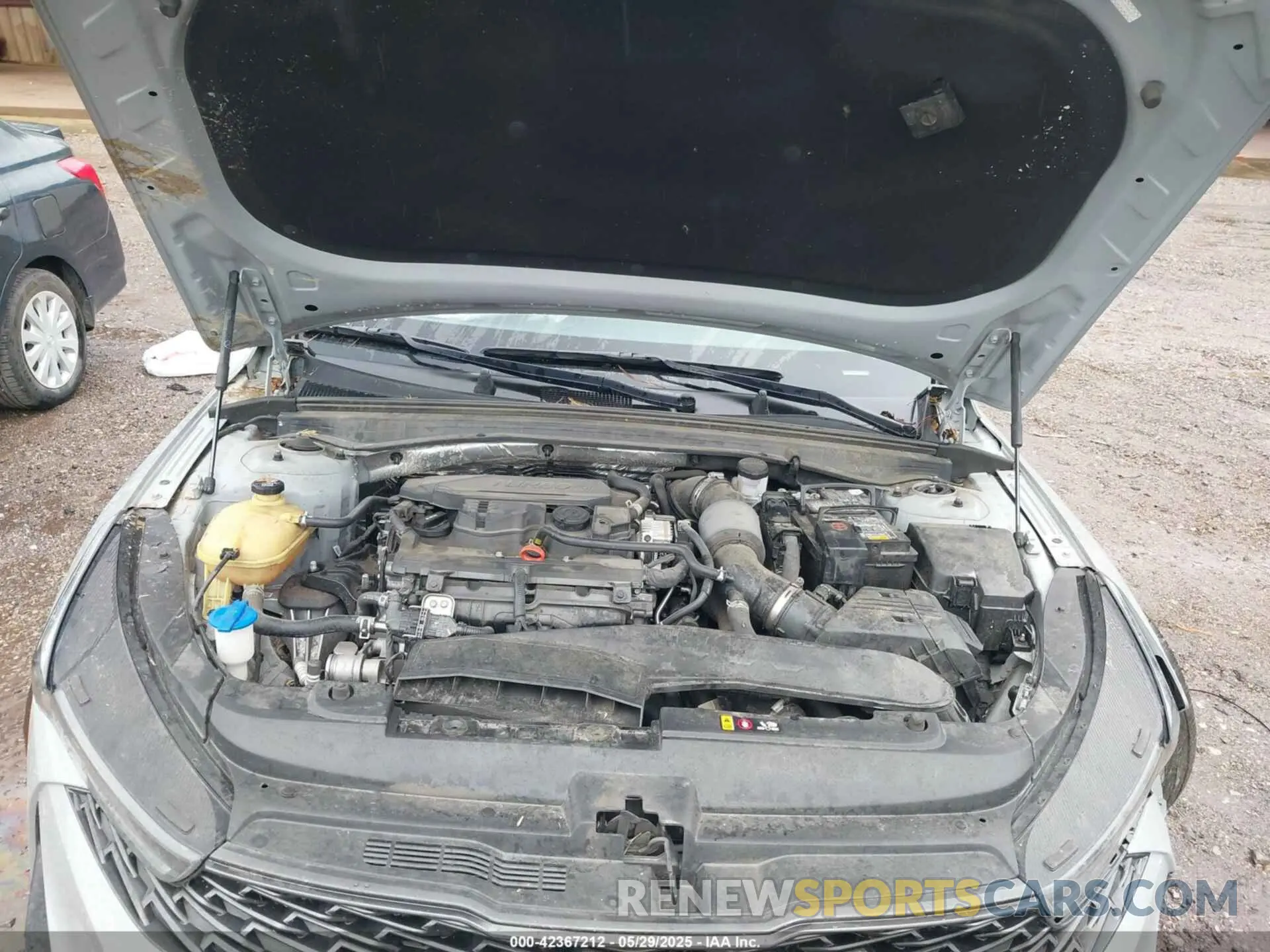 10 Photograph of a damaged car 5XXG64J27NG163268 KIA K5 2022