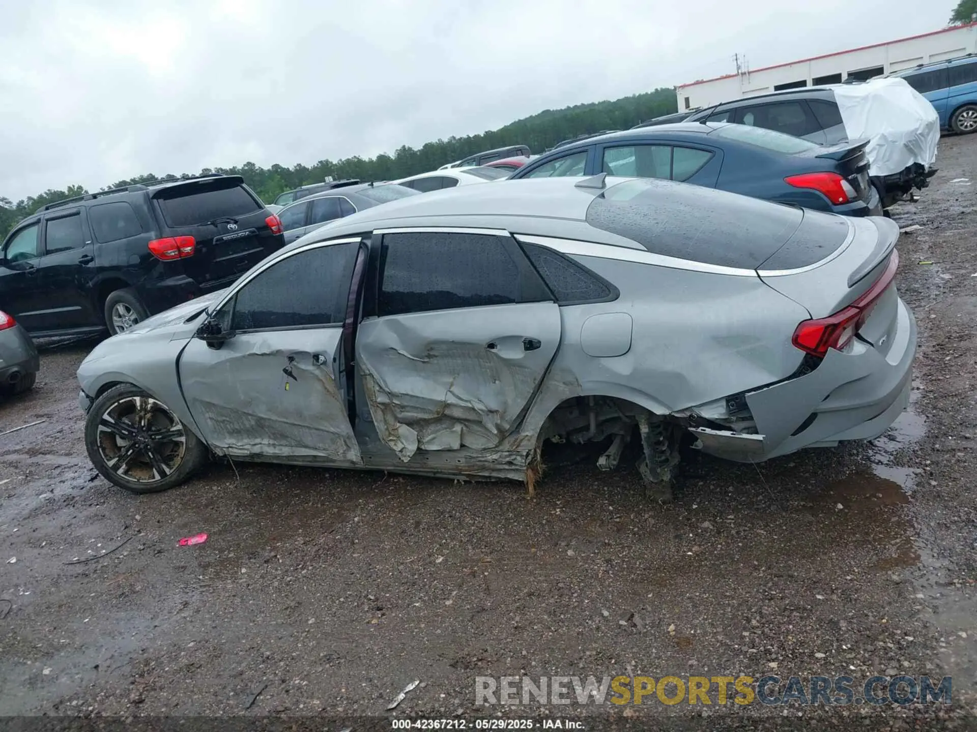 14 Photograph of a damaged car 5XXG64J27NG163268 KIA K5 2022