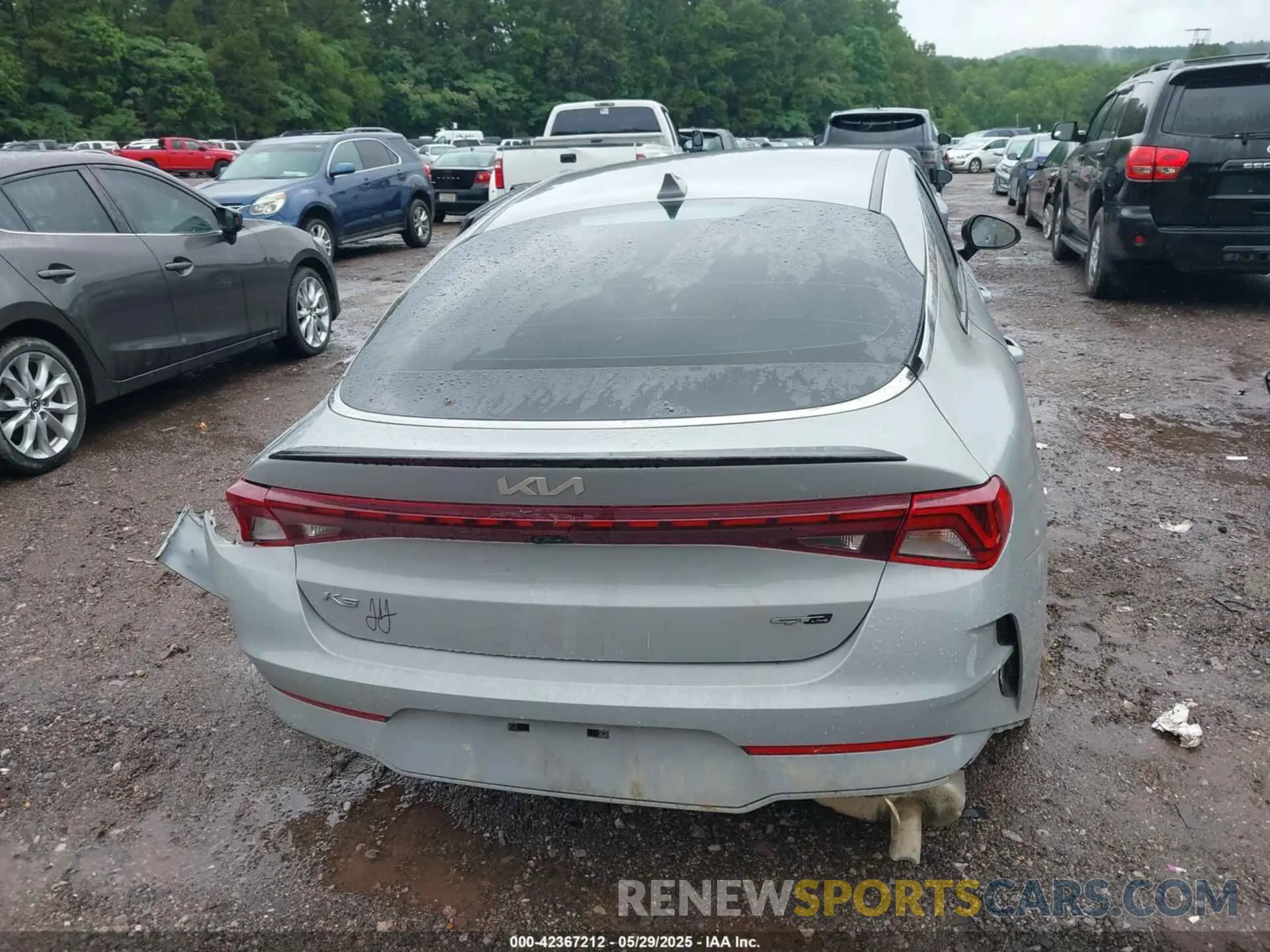 16 Photograph of a damaged car 5XXG64J27NG163268 KIA K5 2022