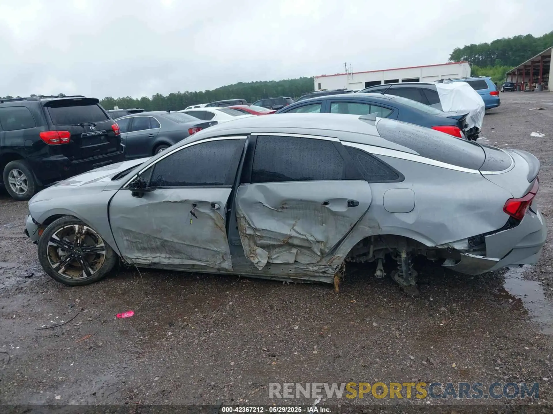 6 Photograph of a damaged car 5XXG64J27NG163268 KIA K5 2022