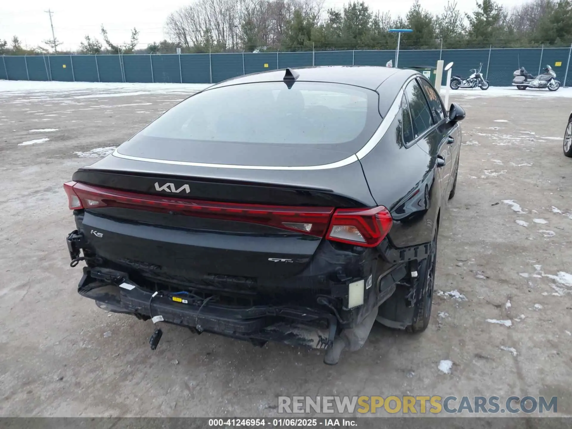 4 Photograph of a damaged car 5XXG64J28NG104620 KIA K5 2022