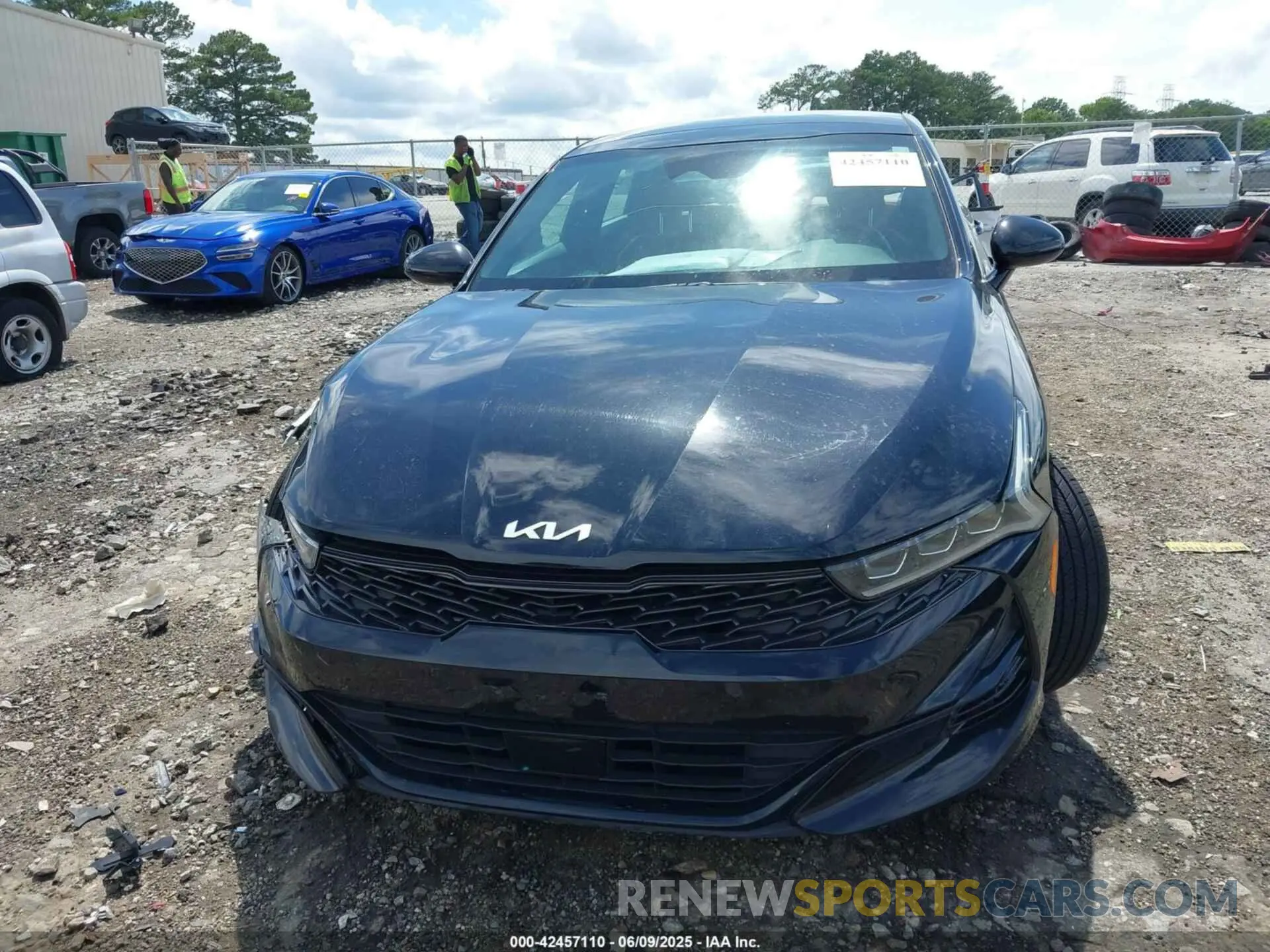 11 Photograph of a damaged car 5XXG64J28NG106223 KIA K5 2022