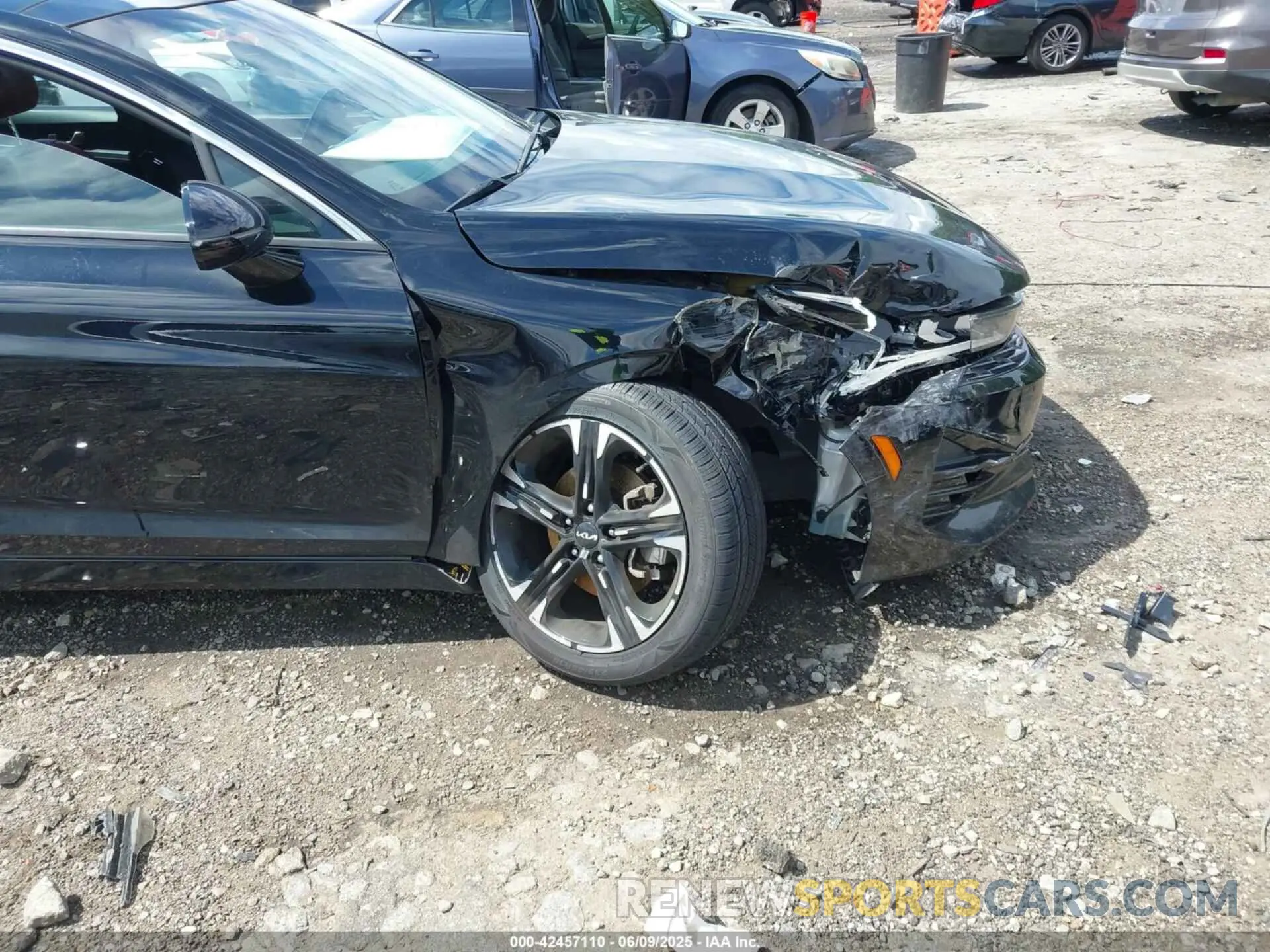 6 Photograph of a damaged car 5XXG64J28NG106223 KIA K5 2022