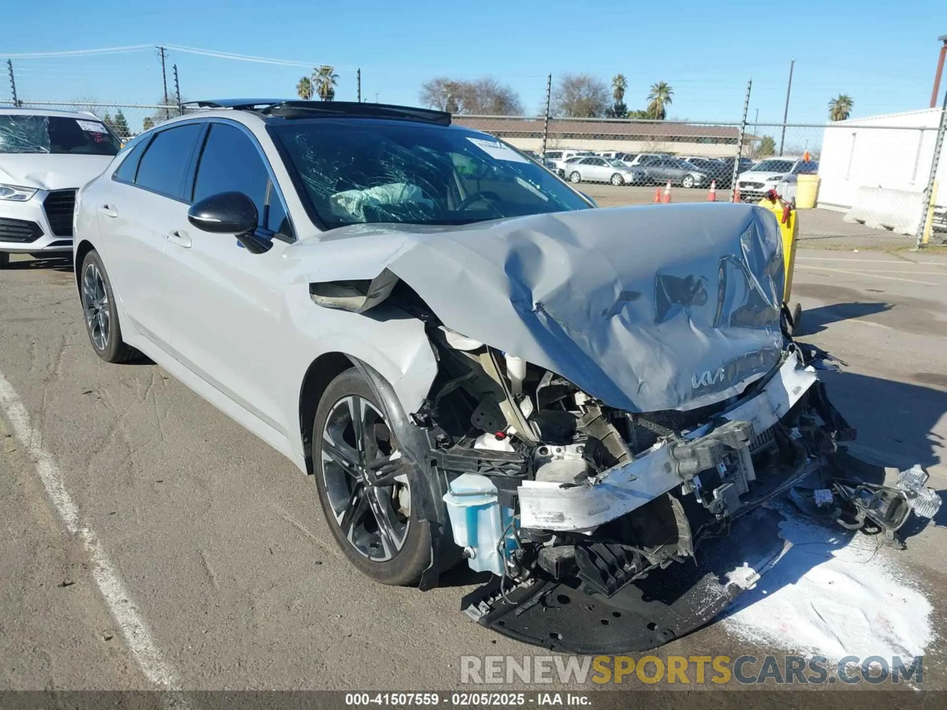 1 Photograph of a damaged car 5XXG64J28NG110000 KIA K5 2022