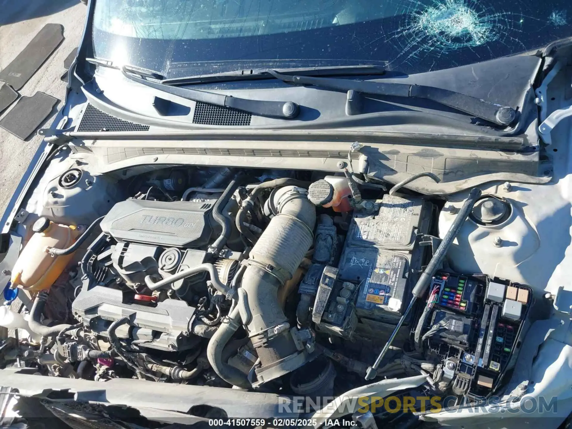 10 Photograph of a damaged car 5XXG64J28NG110000 KIA K5 2022