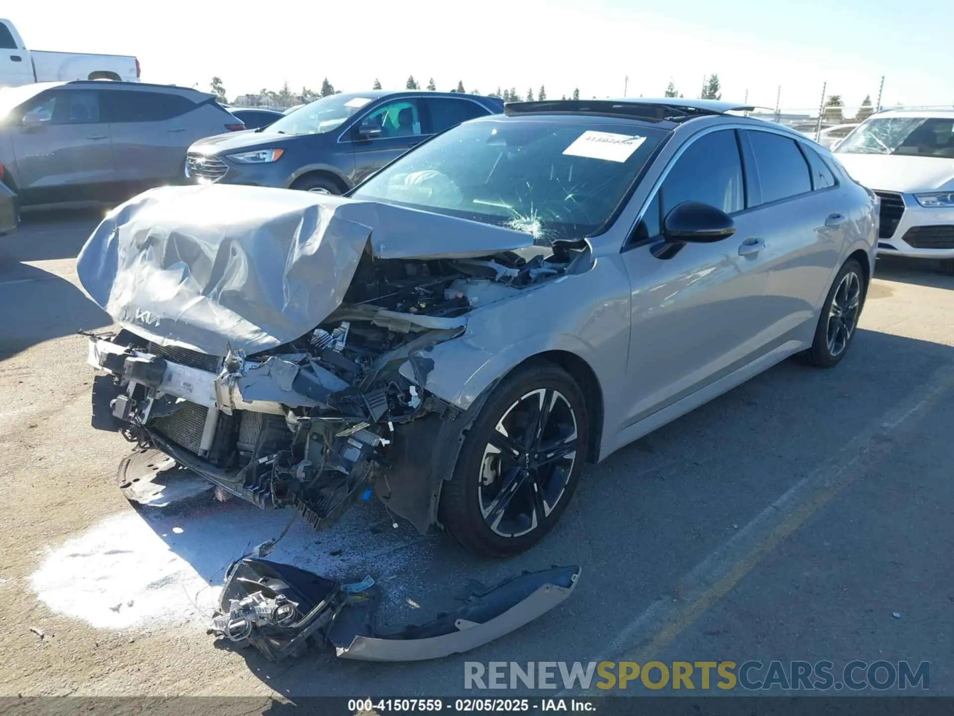 2 Photograph of a damaged car 5XXG64J28NG110000 KIA K5 2022