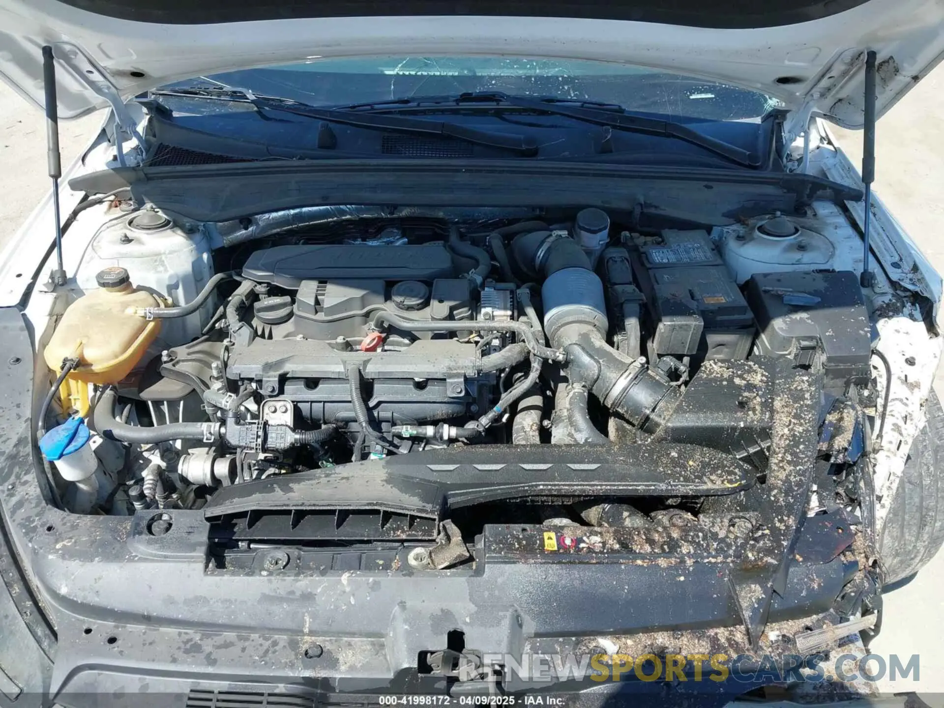 10 Photograph of a damaged car 5XXG64J28NG112507 KIA K5 2022